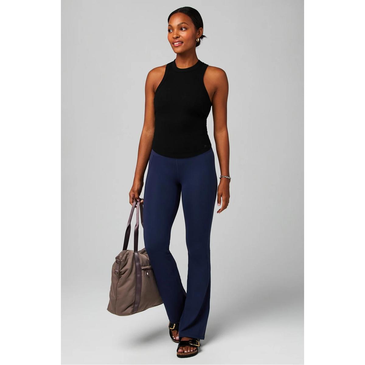 product/f/a/fabletics_tk2356180-0001_black_3.jpg