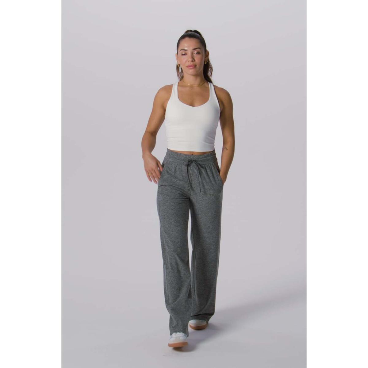 product/f/a/fabletics_tk2458598-3570_classic-white_6.jpg
