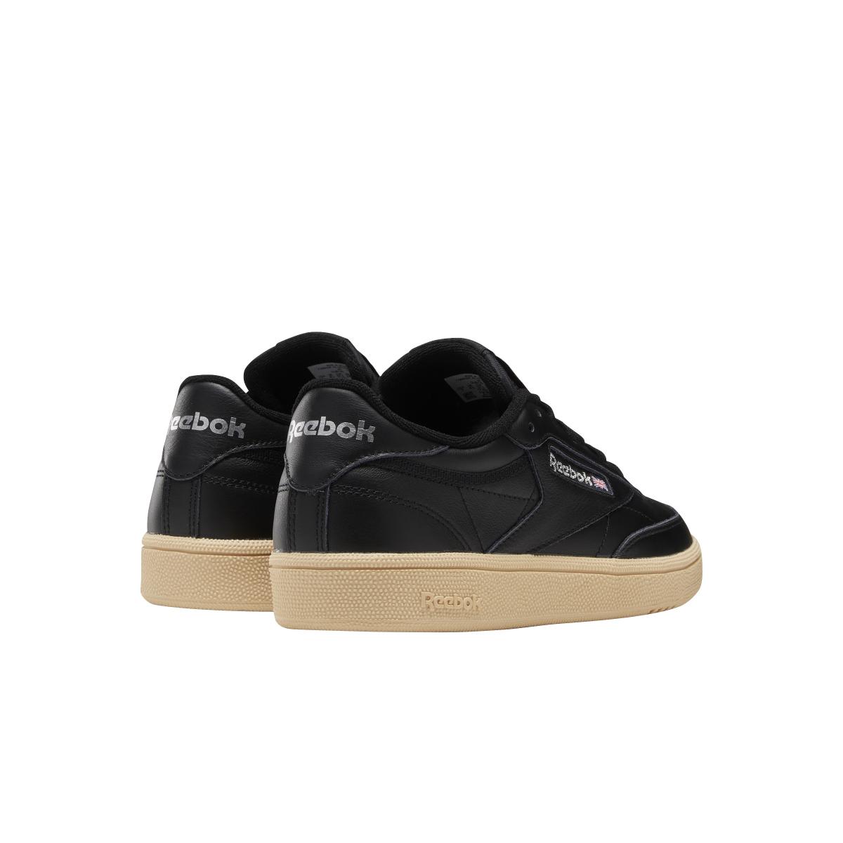 product/r/e/reebok-classics_dv7266_6_footwear_photography_back_lateral_top_view_white_000.jpg
