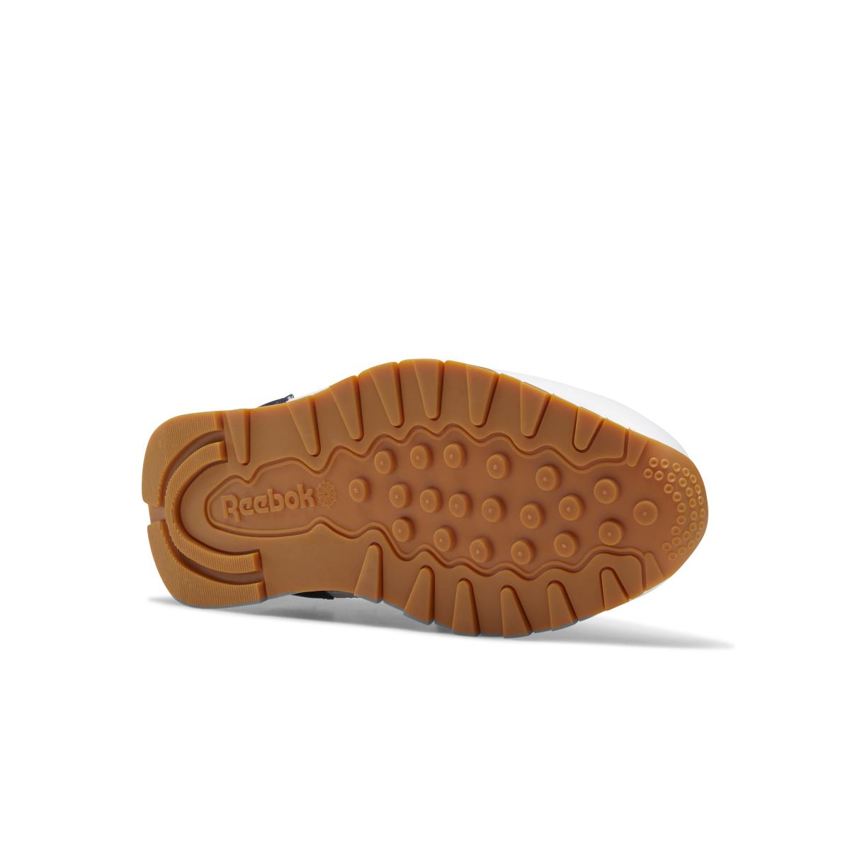 product/r/e/reebok-classics_ef7827_3_footwear_photography_bottom_view_white_000.jpg