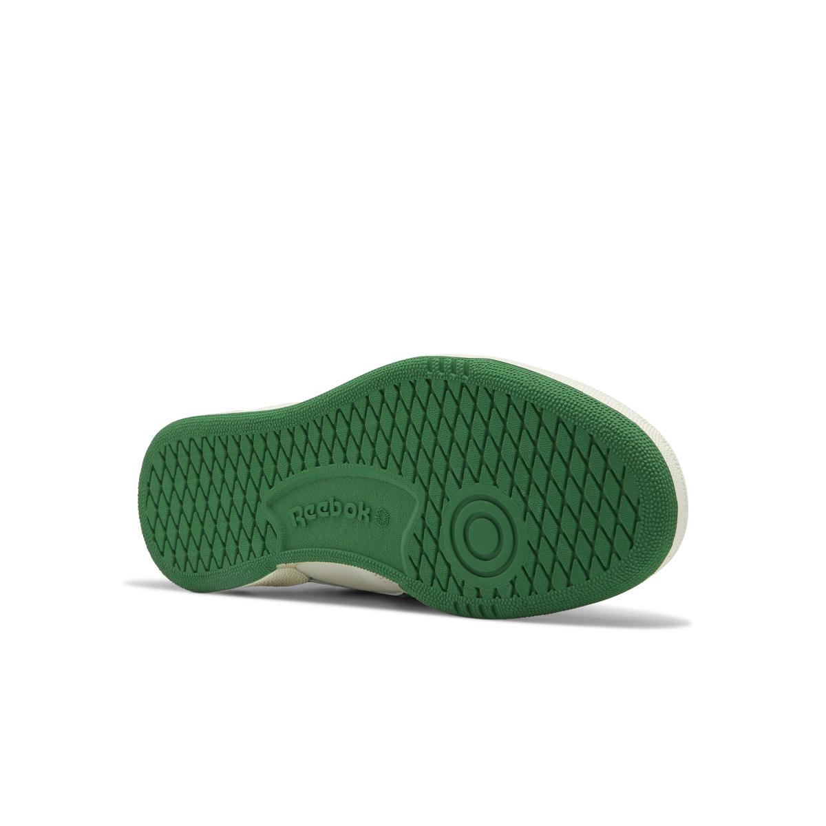 product/r/e/reebok-classics_fw4862_3_footwear_photography_bottom_view_white_000.jpg