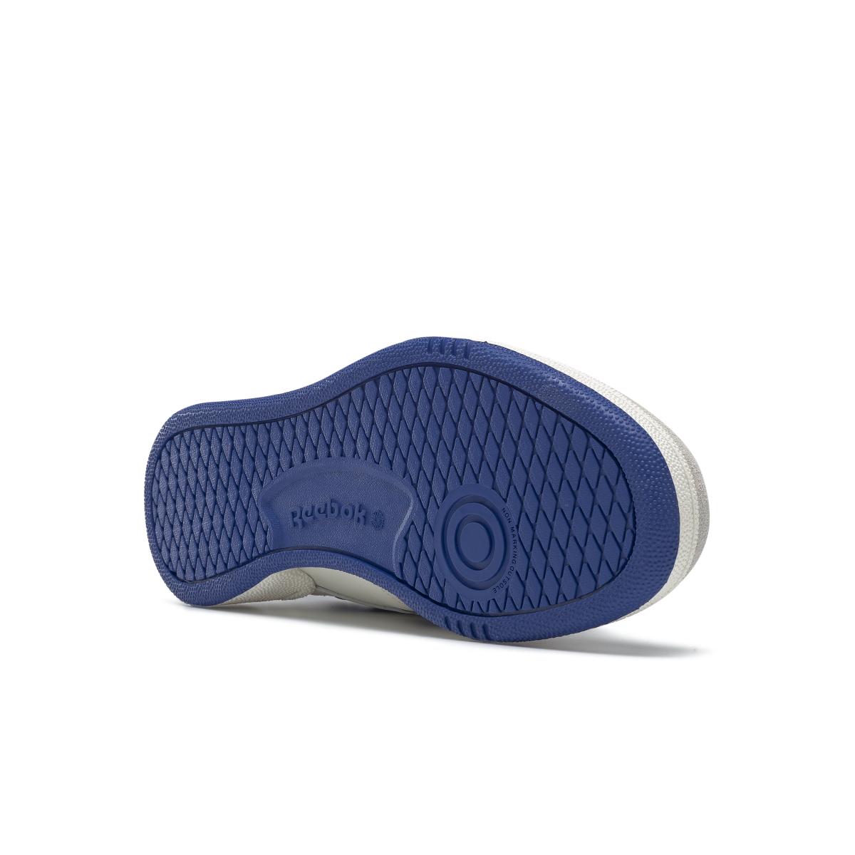 product/r/e/reebok-classics_fw4863_3_footwear_photography_bottom_view_white_000.jpg