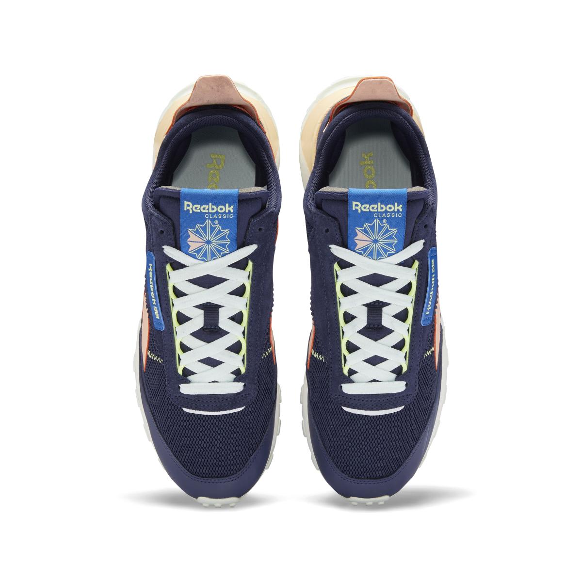 product/r/e/reebok-classics_fy7749_2_footwear_photography_top_portrait_view_white_000.jpg