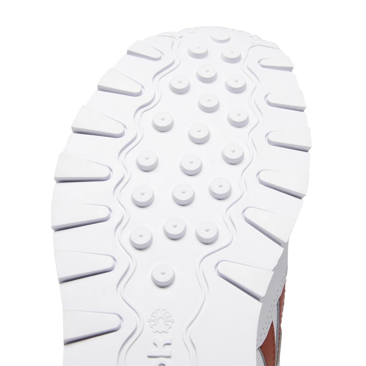 product/r/e/reebok-classics_fy9404_8_footwear_photography_detail_view_2_white_000.jpg