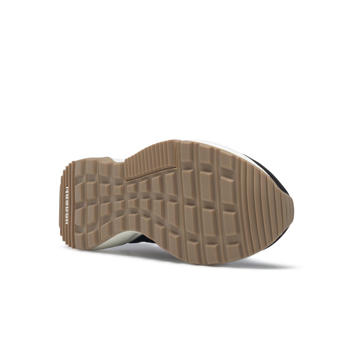 product/r/e/reebok-classics_fz4371_3_footwear_photography_bottom_view_white_000.jpg