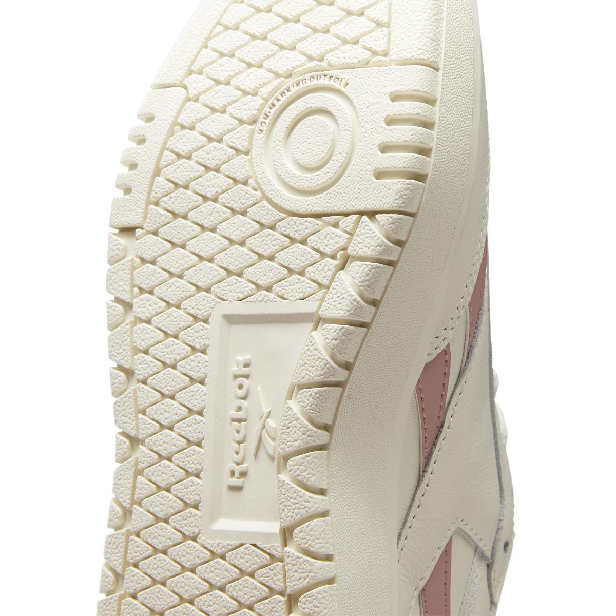 product/r/e/reebok-classics_gy4802_8_footwear_photography_detail_view_2_white_000.jpg
