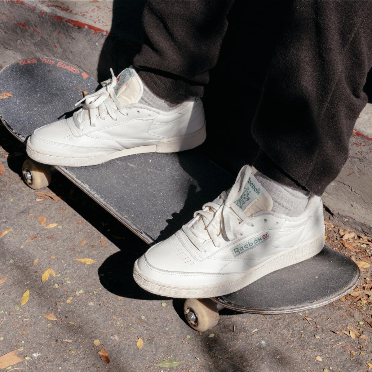 product/r/e/reebok_dv6434_13_footwear_photography_highlight_view_1_white_000.jpg