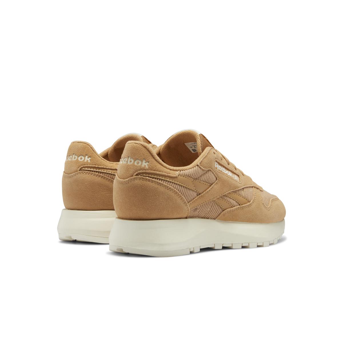 product/r/e/reebok_gw3796_6_footwear_photography_back_lateral_top_view_white_000.jpg