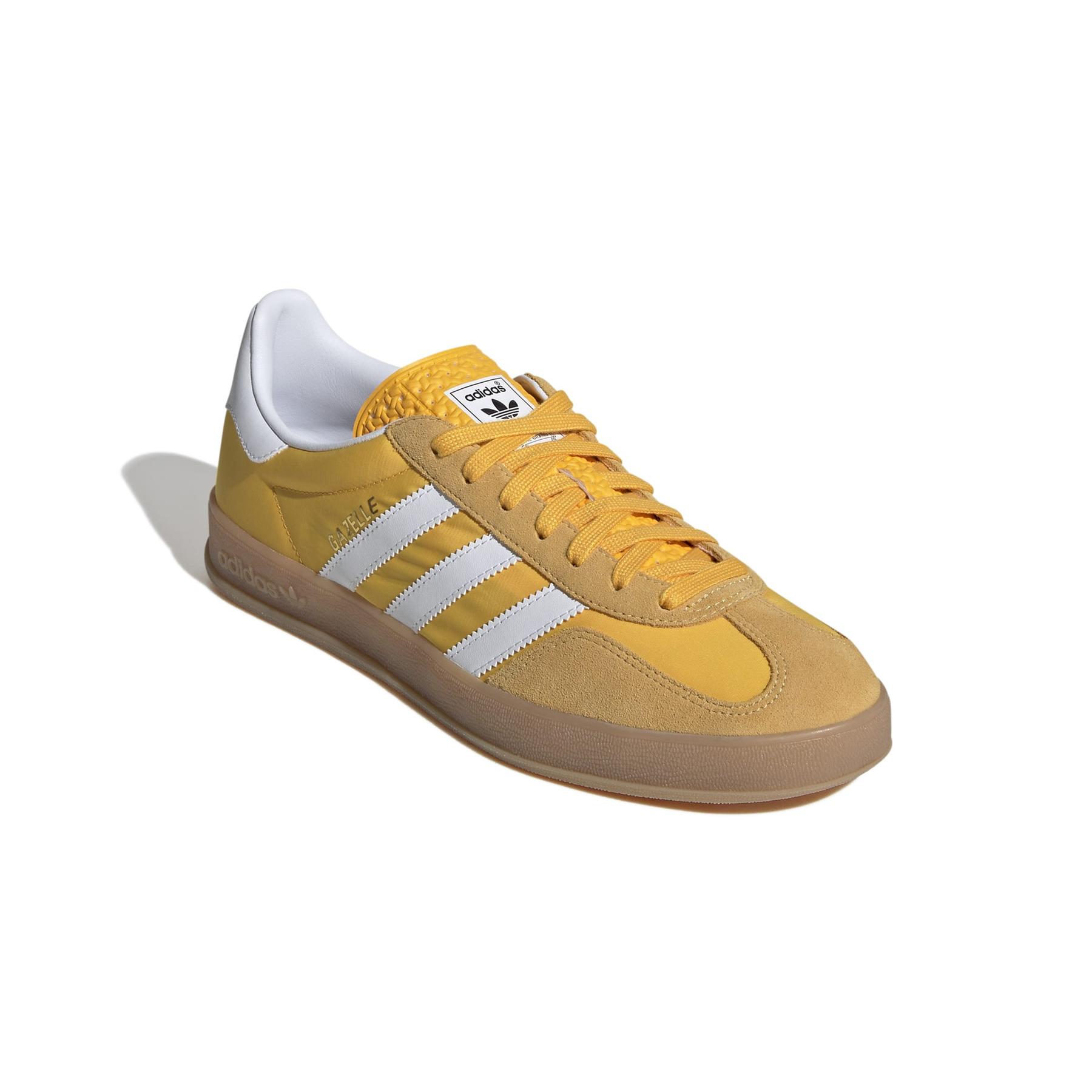 product/2/0/2025_08_adidas_ie6606_6_footwear_photography_front_lateral_top_view_white.jpg