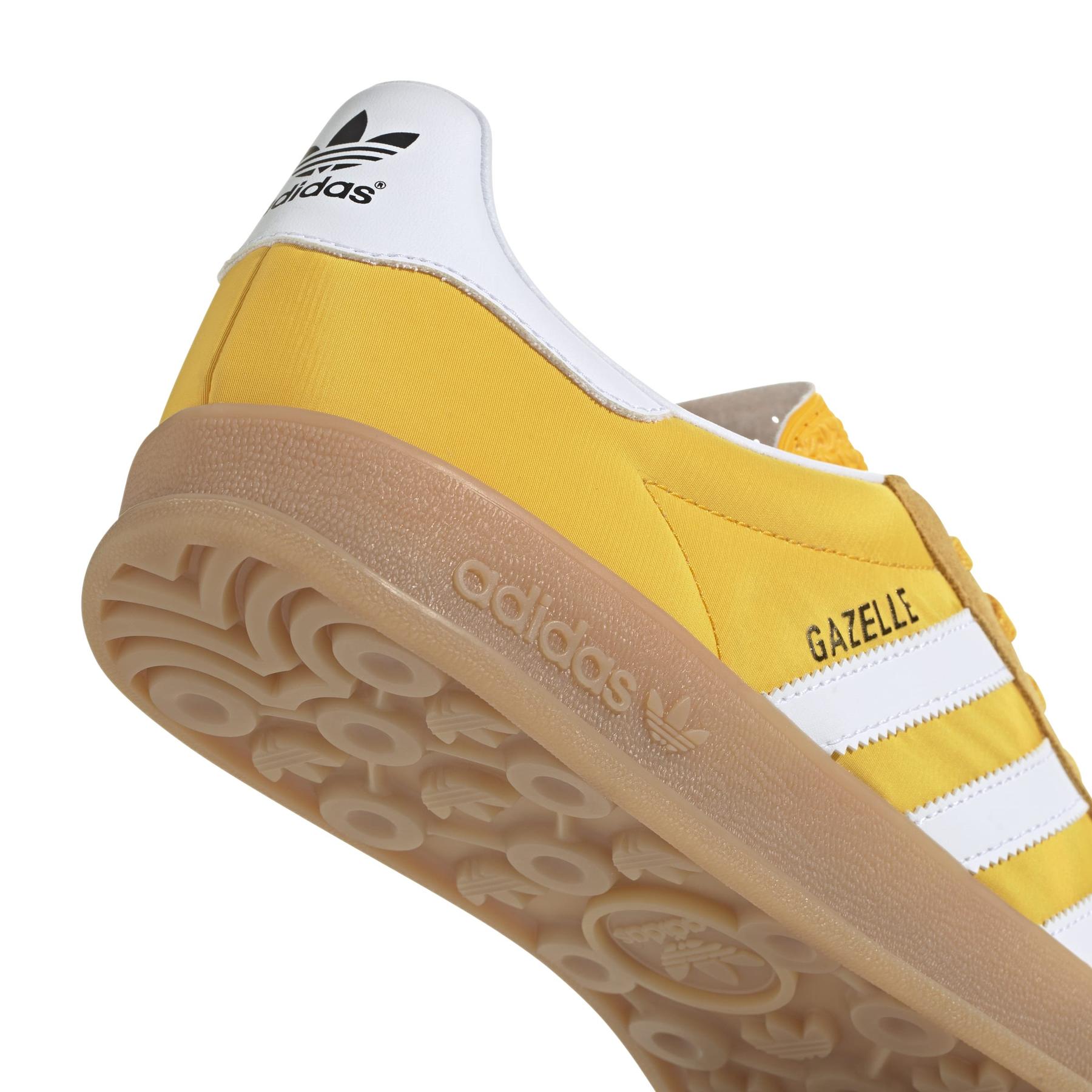 product/2/0/2025_08_adidas_ie6606_8_footwear_photography_detail_view_1_white.jpg