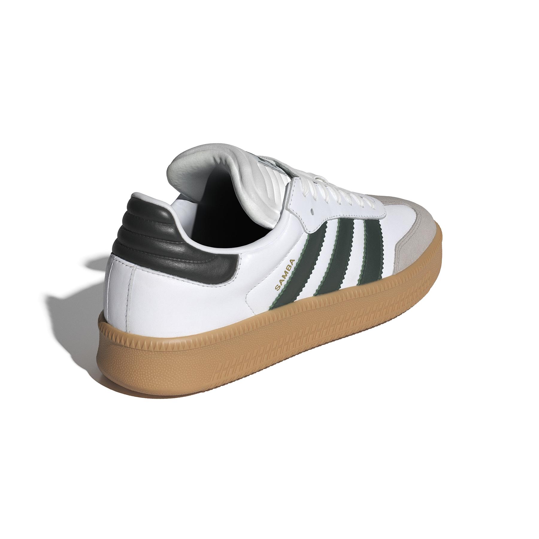 product/2/0/2025_08_adidas_ie9181_7_footwear_photography_back_lateral_top_view_white.jpg