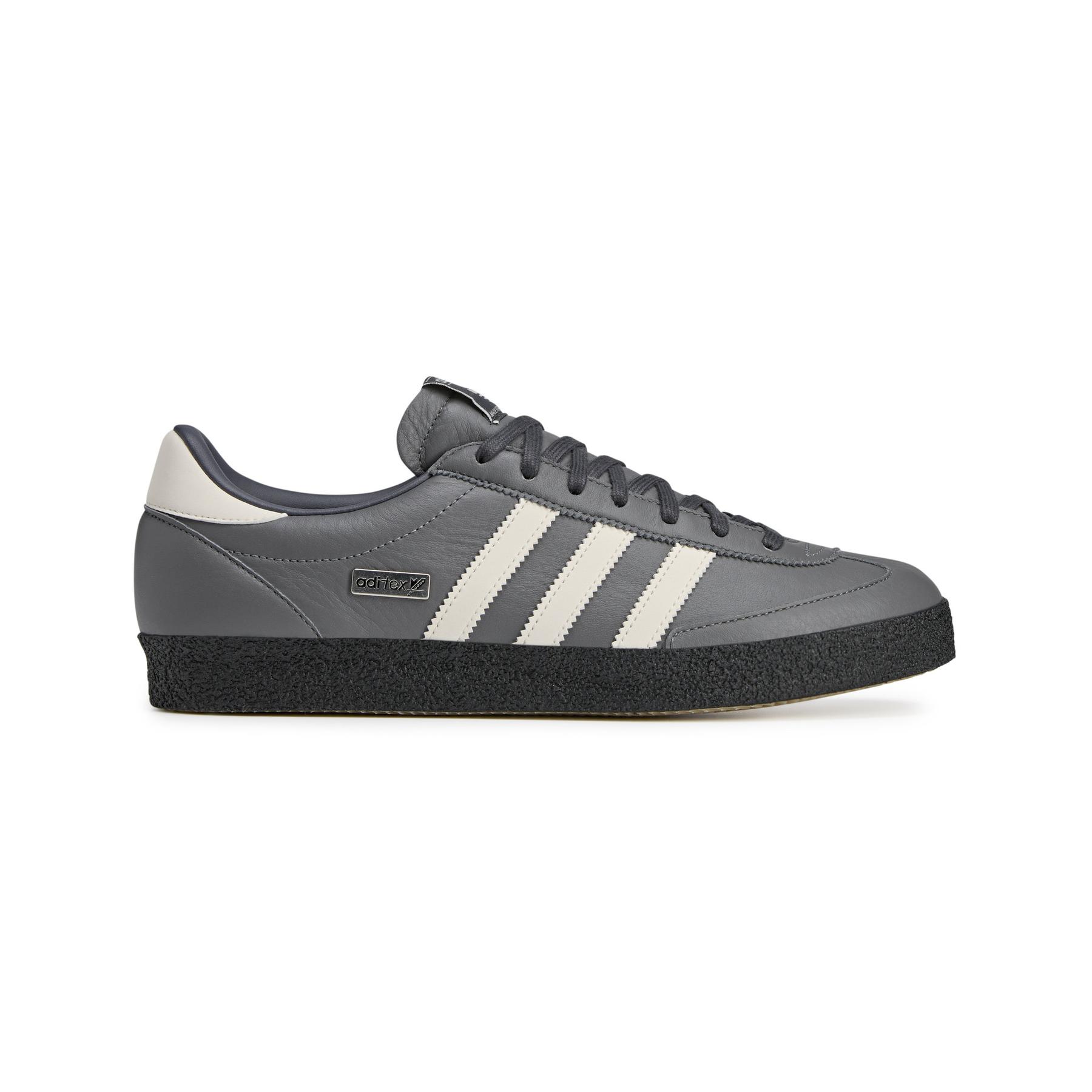 product/2/0/2025_08_adidas_ih3126_1_footwear_photography_side_lateral_center_view_white.jpg