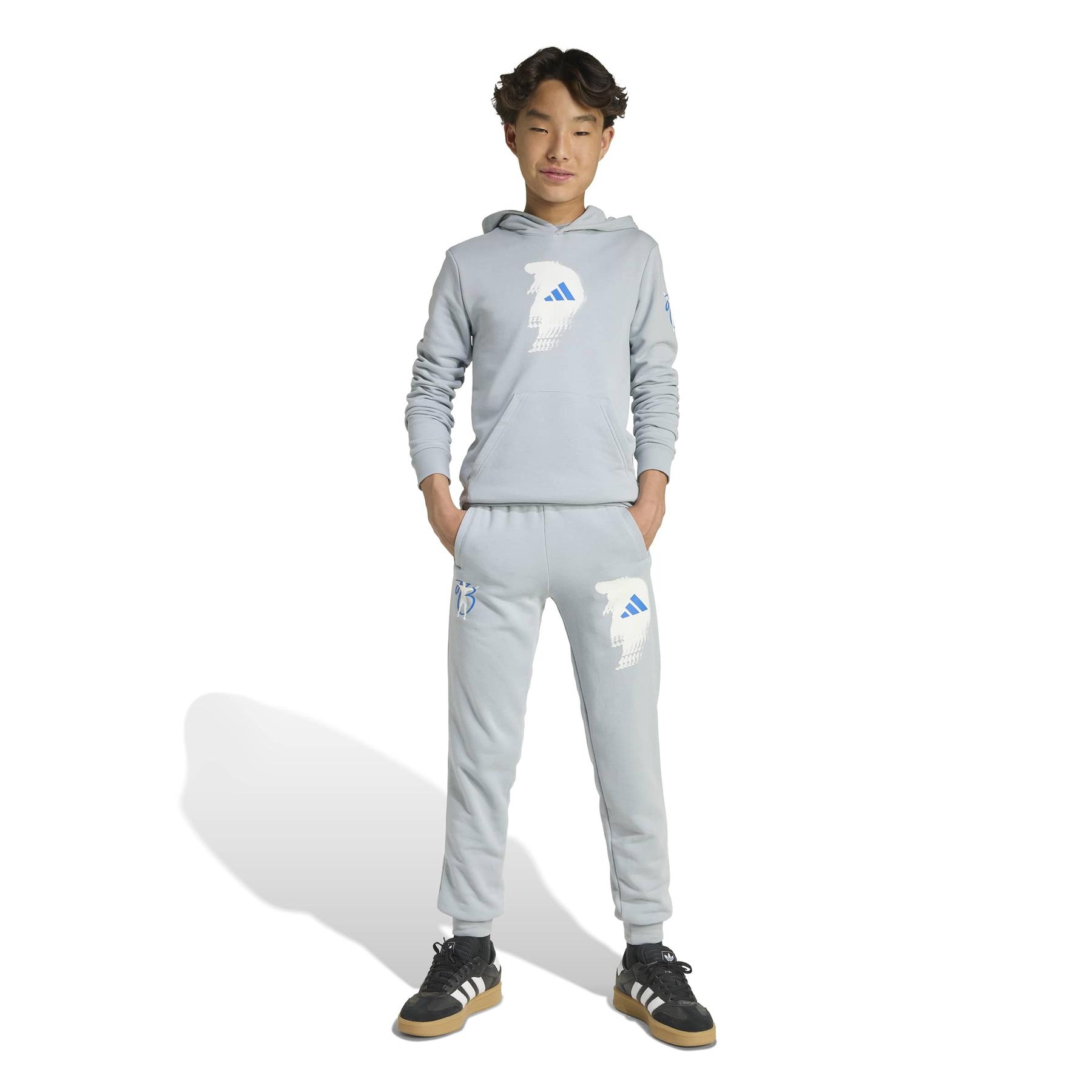 product/2/0/2025_09_adidas_jx3965_4_apparel_on_model_walking_view_white.jpg