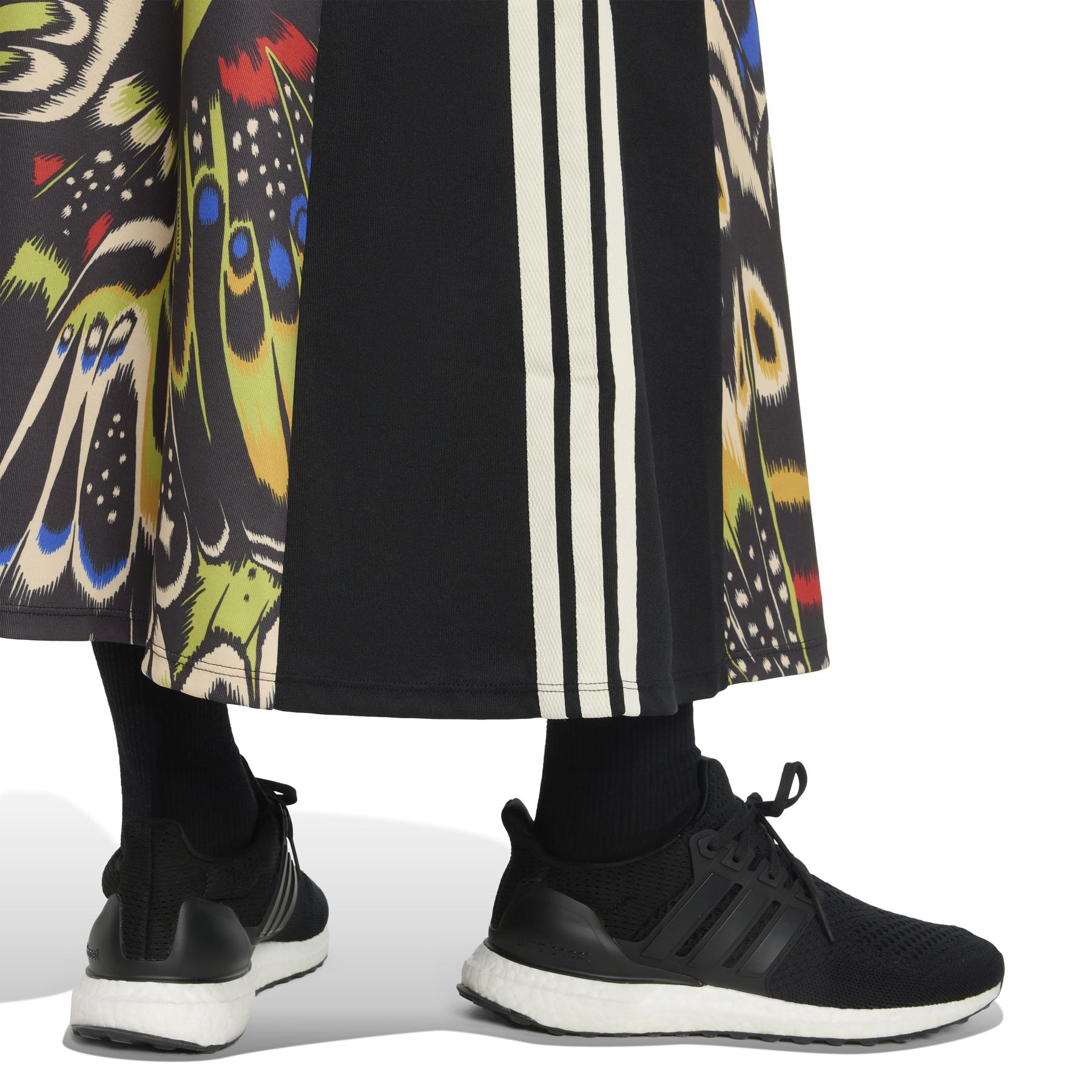 2/0/2025_adidas_jl8620_5_apparel_on_model_detail_view_1_white.jpg