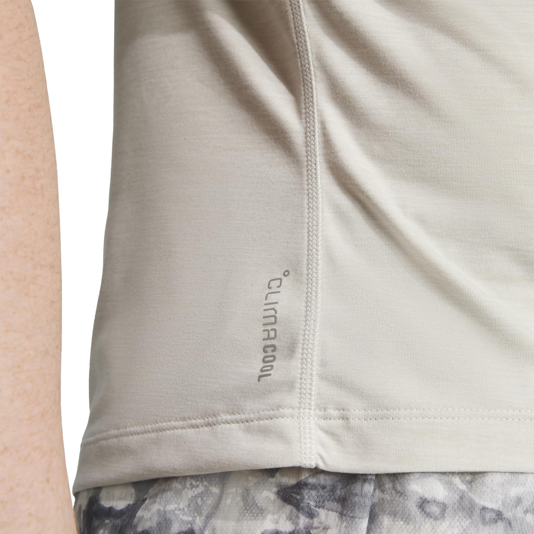 product/2/0/2025_adidas_jn9606_6_apparel_on_model_detail_view_2_white.jpg