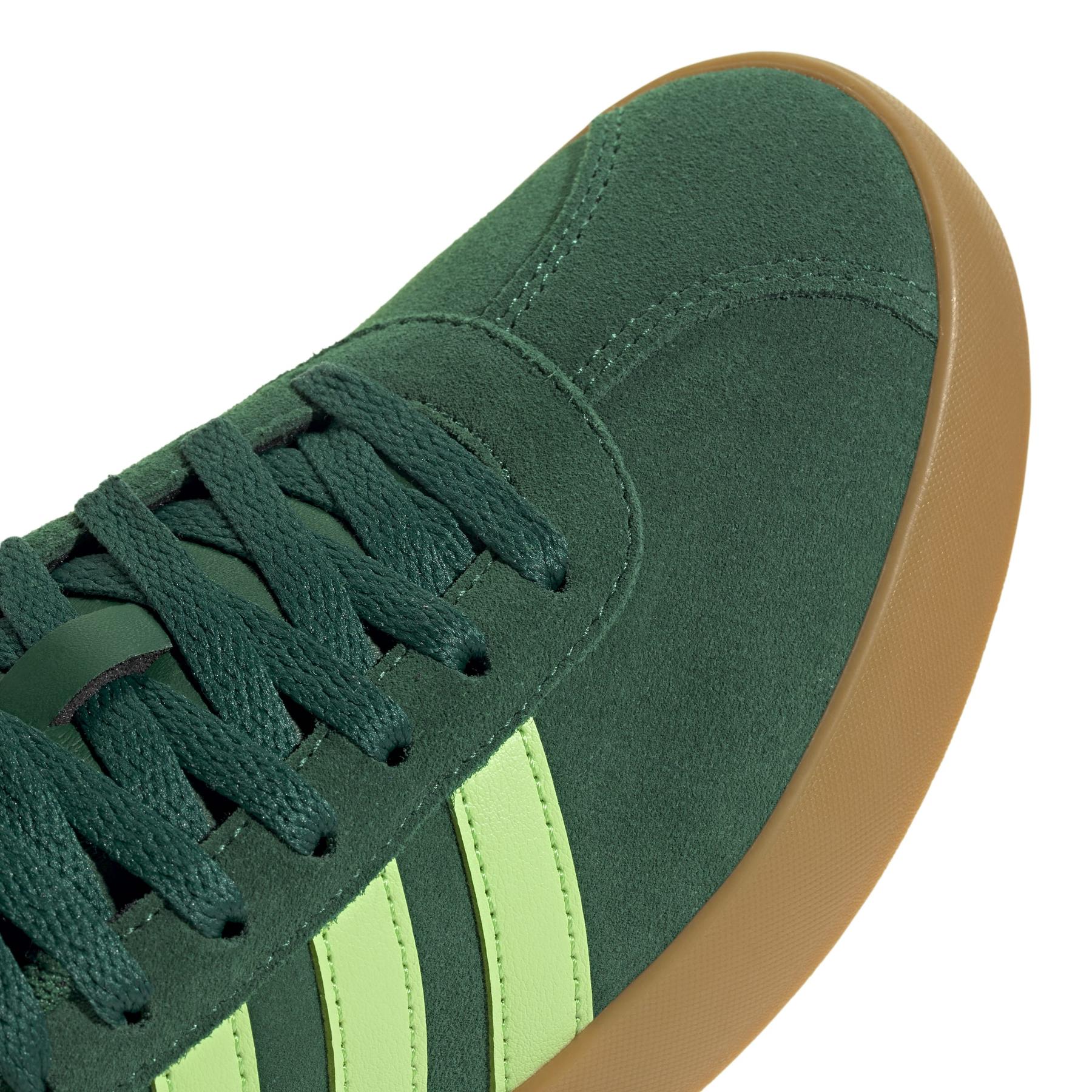 2/0/2025_adidas_jp6914_8_footwear_photography_detail_view_1_white.jpg
