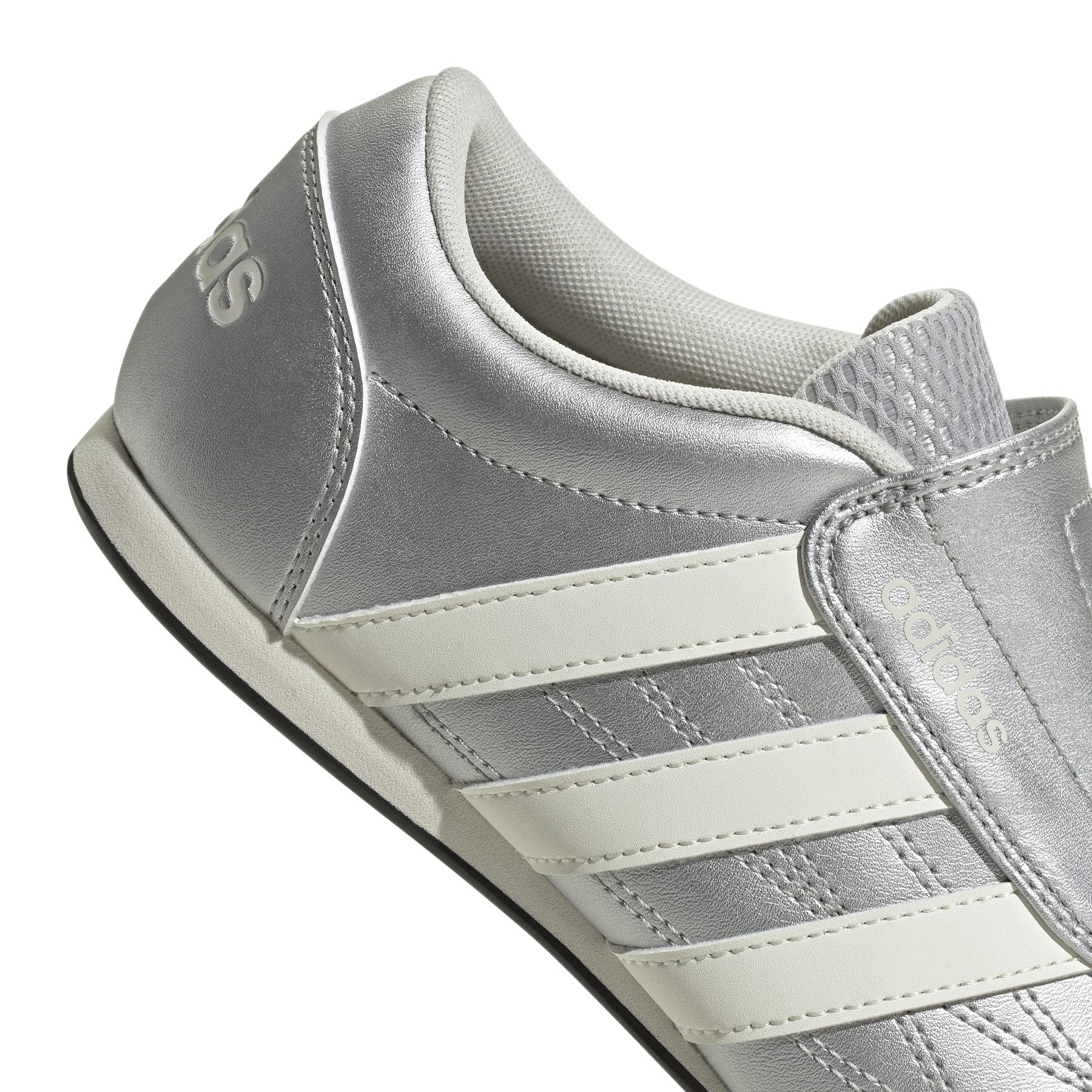 product/2/0/2025_adidas_jp9448_9_footwear_photography_detail_view_2_white.jpg