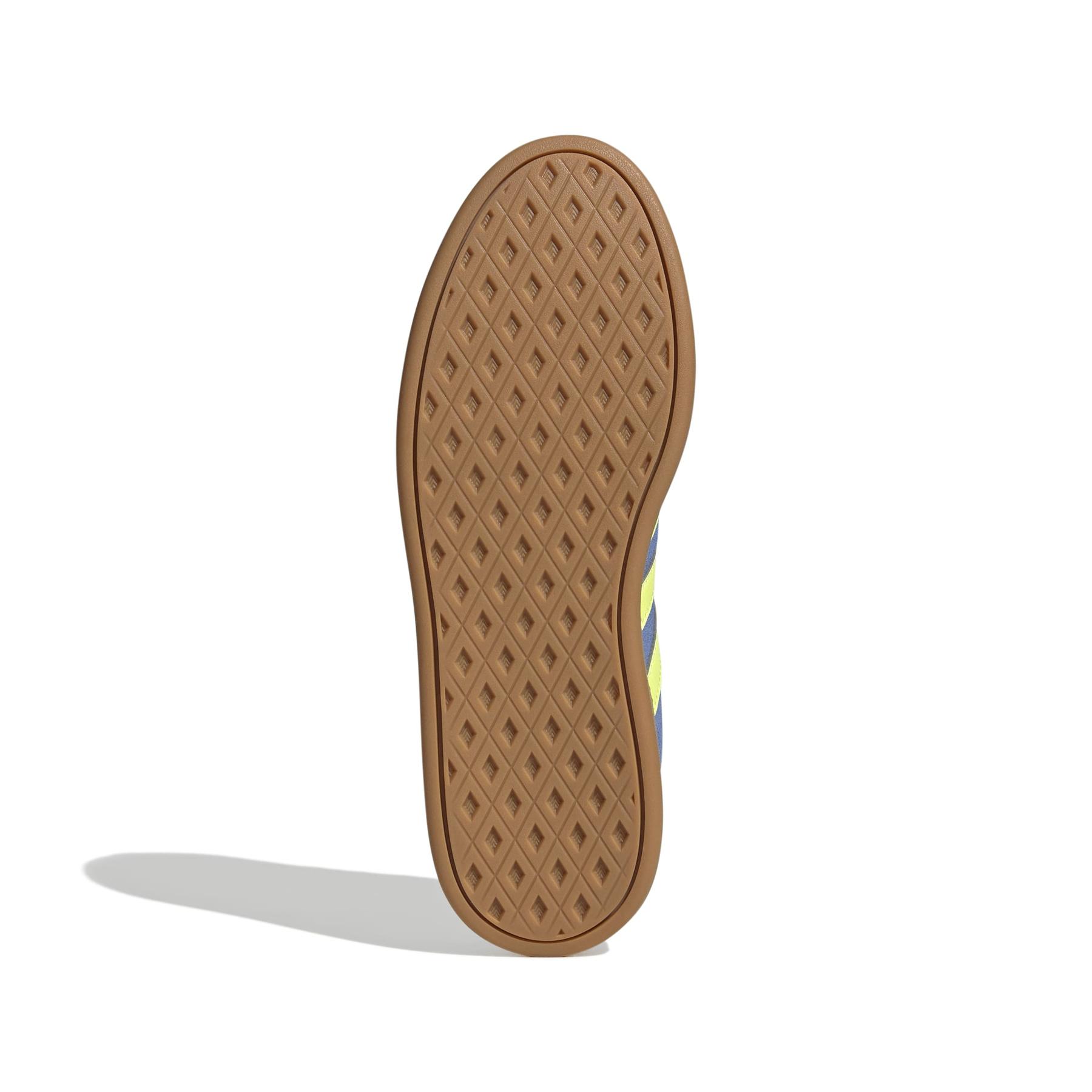 2/0/2025_adidas_jq3150_4_footwear_photography_bottom_view_white.jpg