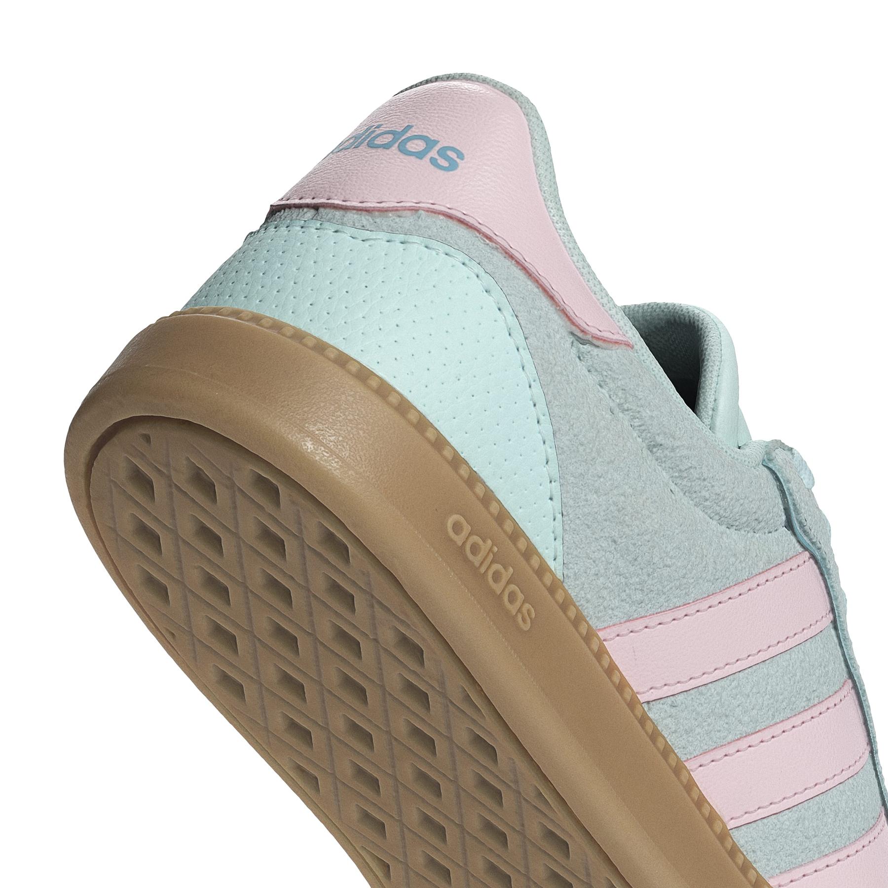 2/0/2025_adidas_jr0688_9_footwear_photography_detail_view_2_white.jpg