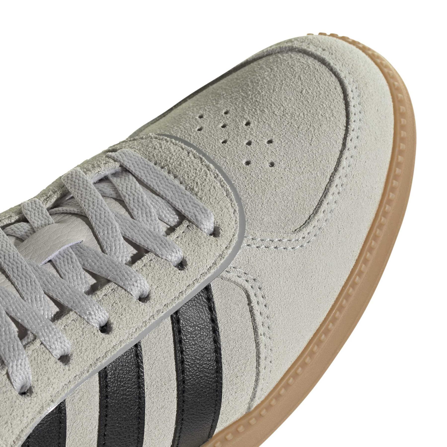 2/0/2025_adidas_jr0689_8_footwear_photography_detail_view_1_white.jpg