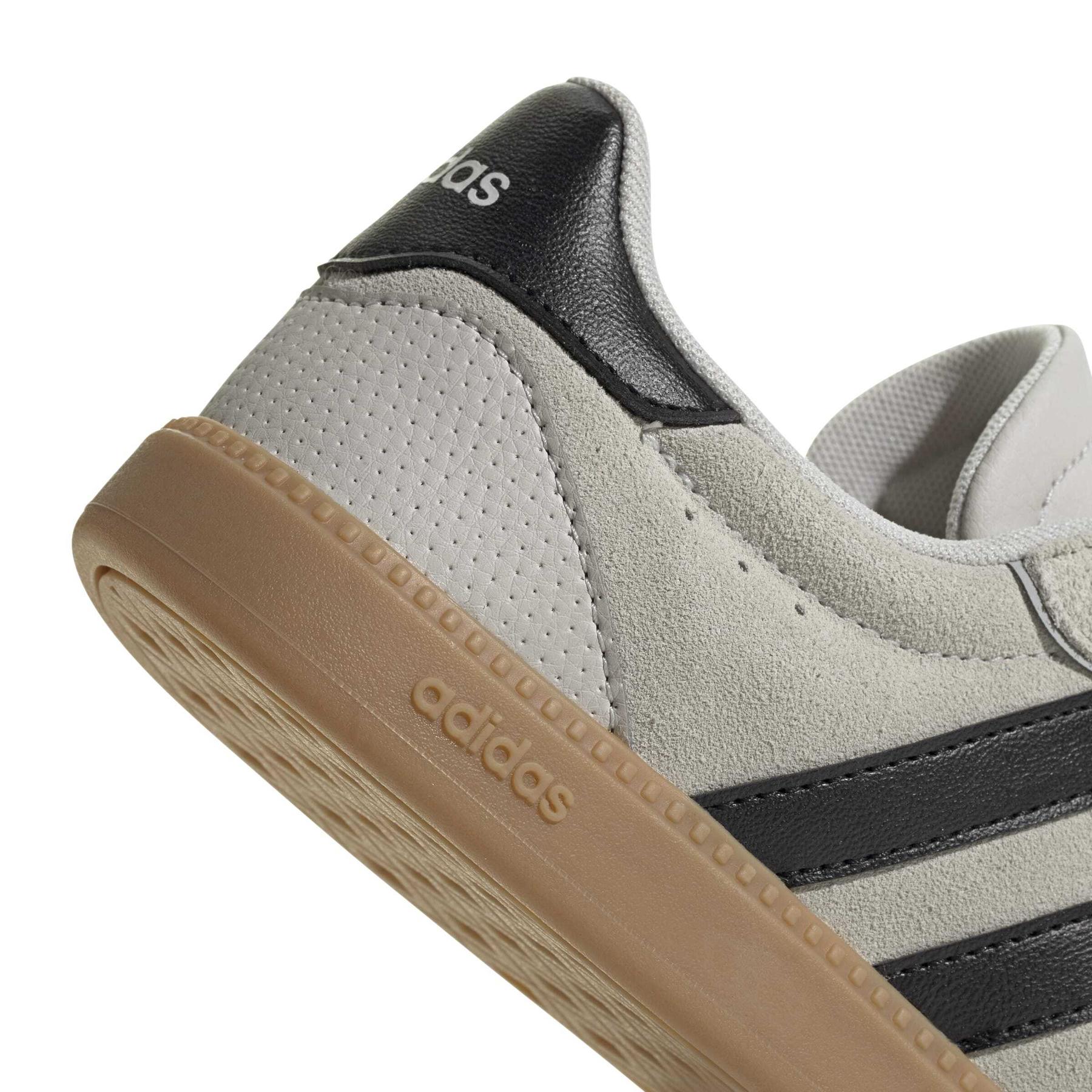 2/0/2025_adidas_jr0689_9_footwear_photography_detail_view_2_white.jpg