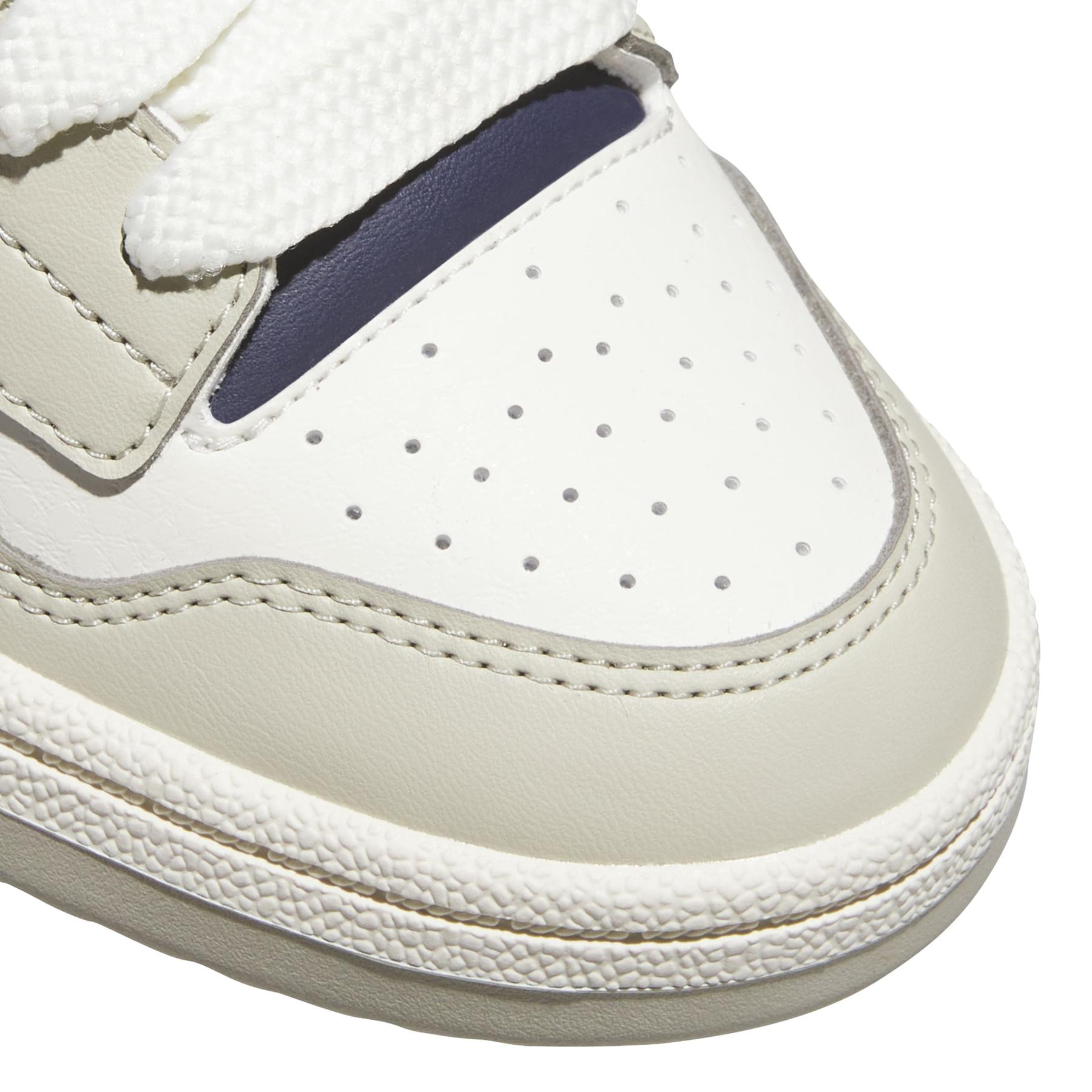 2/0/2025_adidas_jr1018_9_footwear_photography_detail_view_2_white.jpg