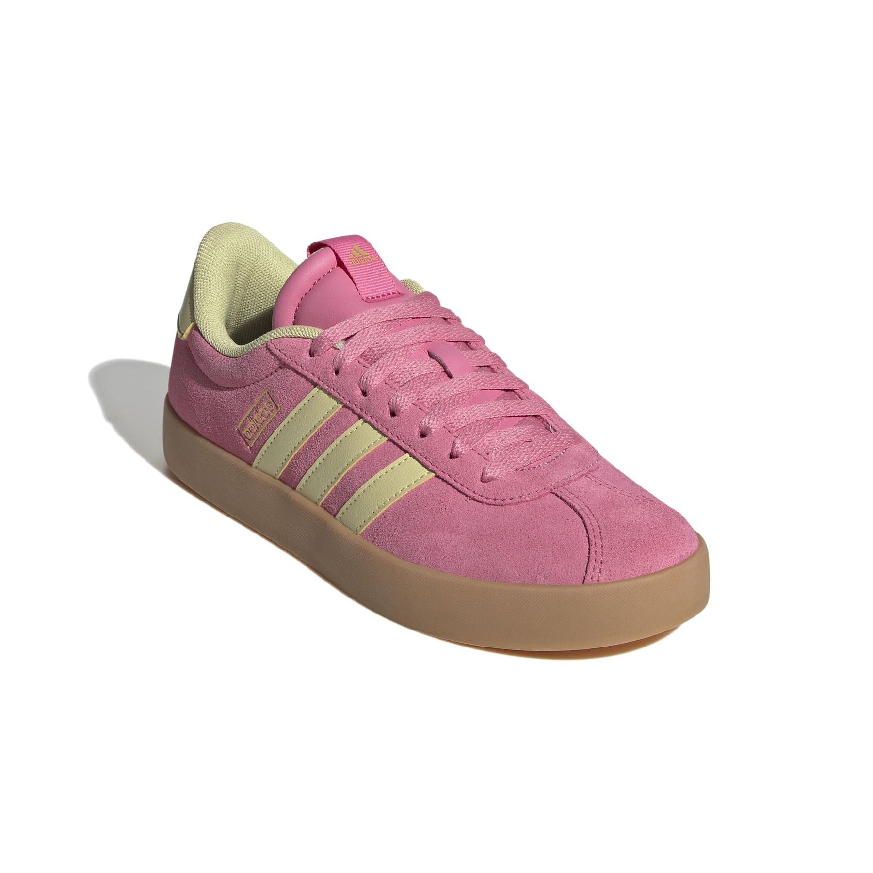 2/0/2025_adidas_jr8647_6_footwear_photography_front_lateral_top_view_white.jpg