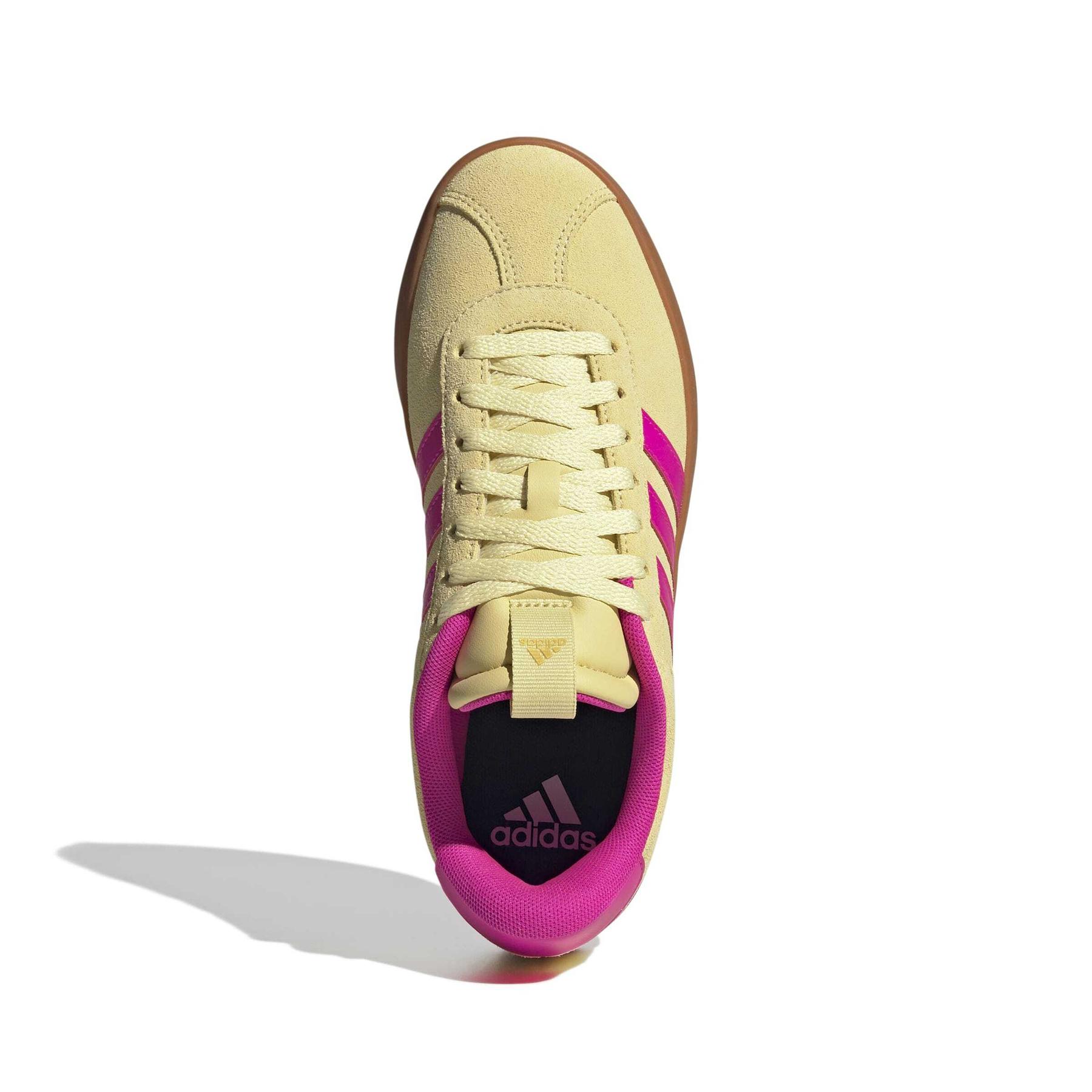 2/0/2025_adidas_jr8649_3_footwear_photography_top_portrait_view_white.jpg