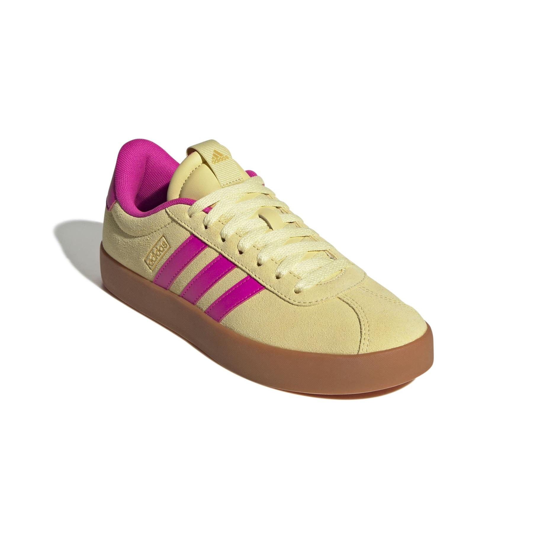 2/0/2025_adidas_jr8649_6_footwear_photography_front_lateral_top_view_white.jpg