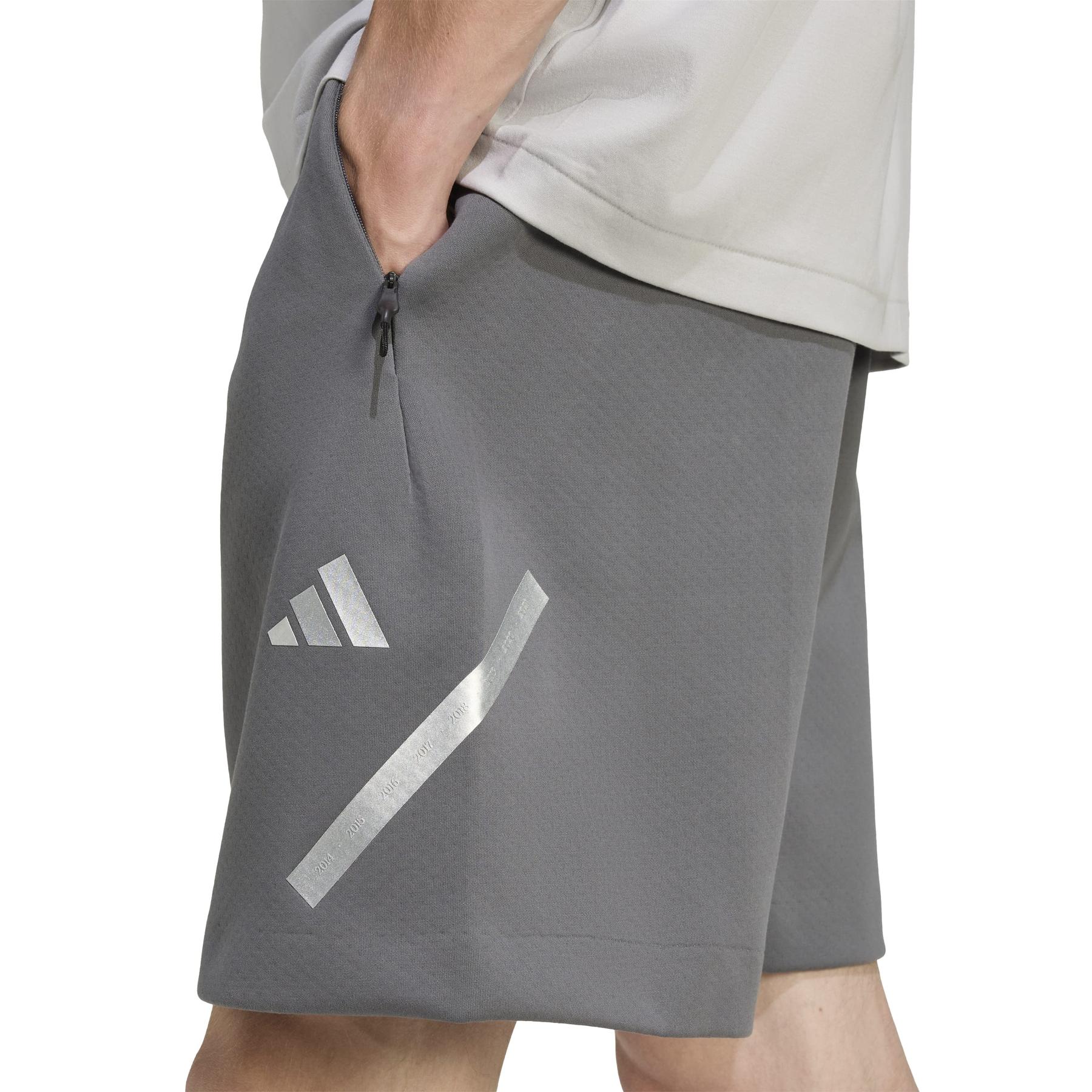 2/0/2025_adidas_jw3479_6_apparel_on_model_detail_view_1_white.jpg