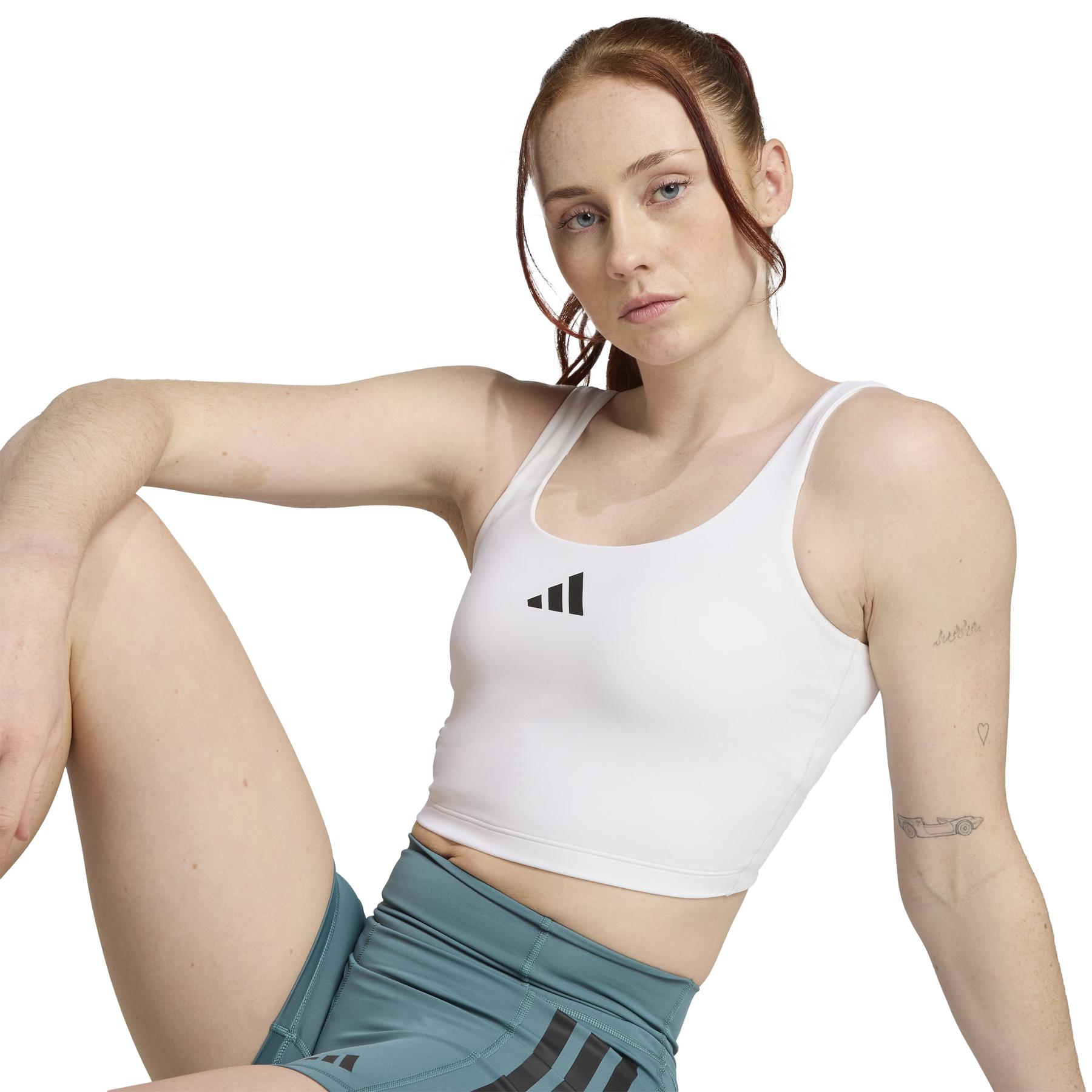 2/0/2025_adidas_jz6028_6_apparel_on_model_detail_view_1_white.jpg