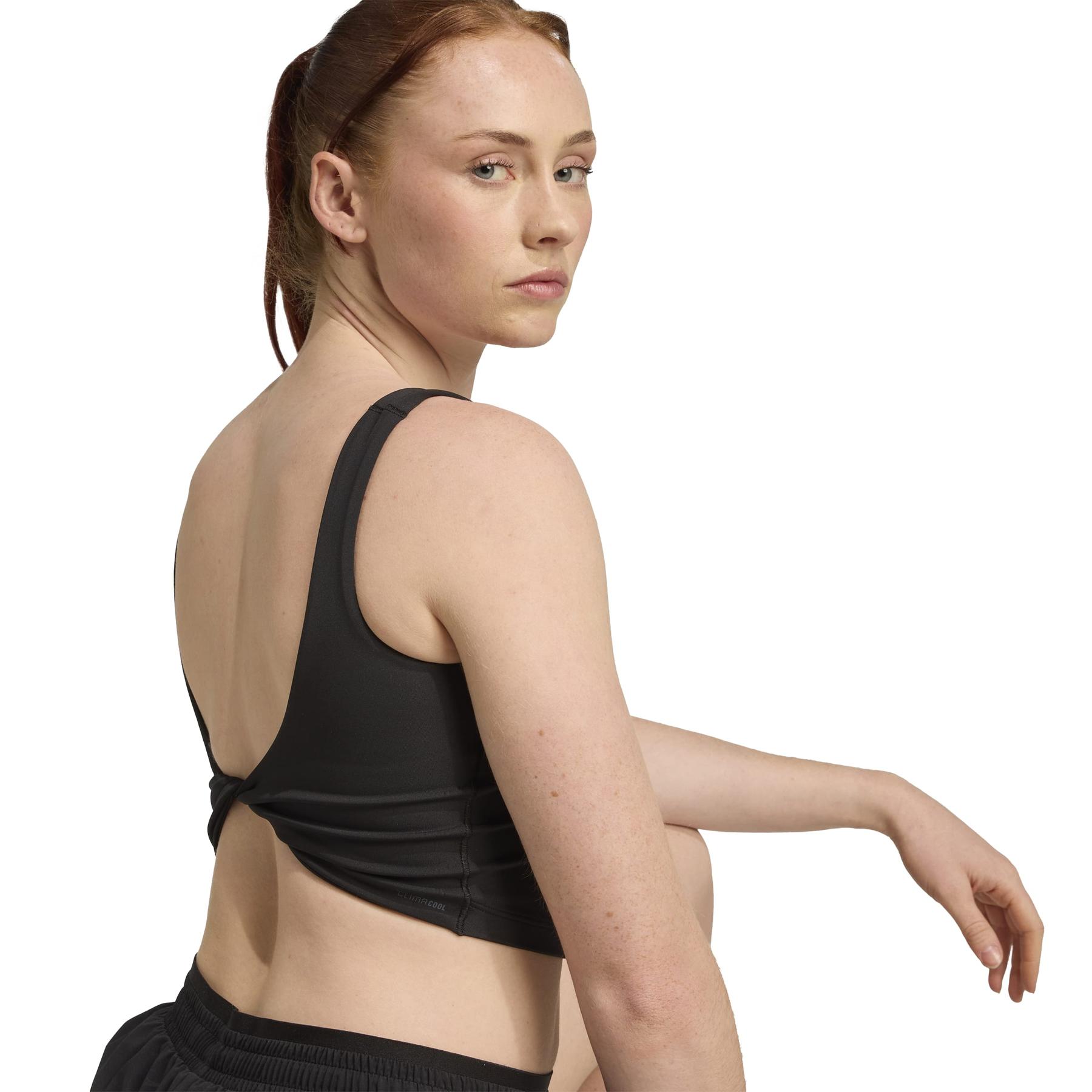 2/0/2025_adidas_jz6030_6_apparel_on_model_detail_view_2_white.jpg