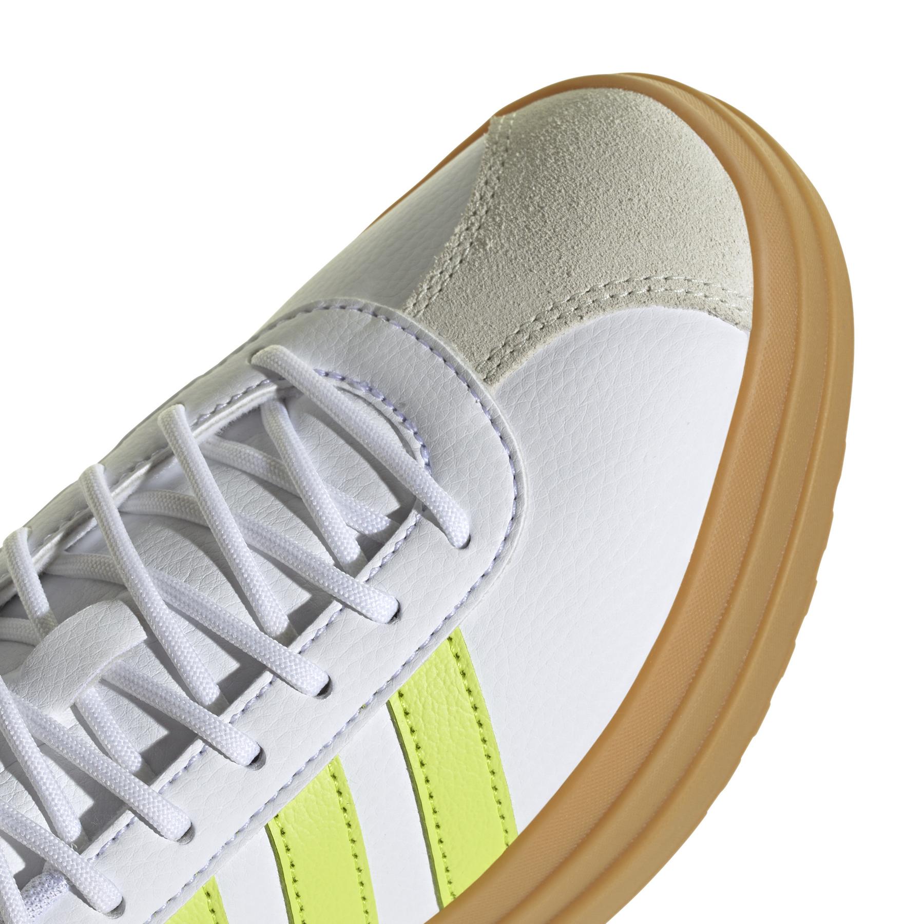 a/d/adidas-originals_jq5644_9_footwear_photography_detail_view_2_white.jpg