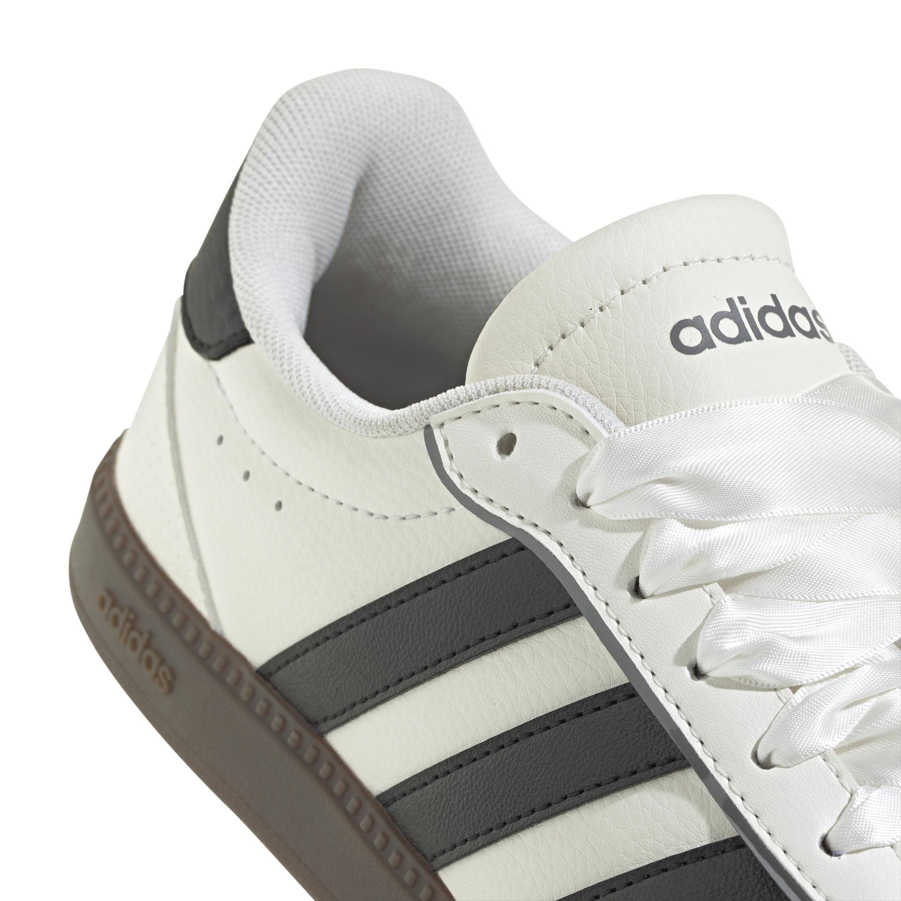 a/d/adidas-originals_jq8253_9_footwear_photography_detail_view_2_white.jpg