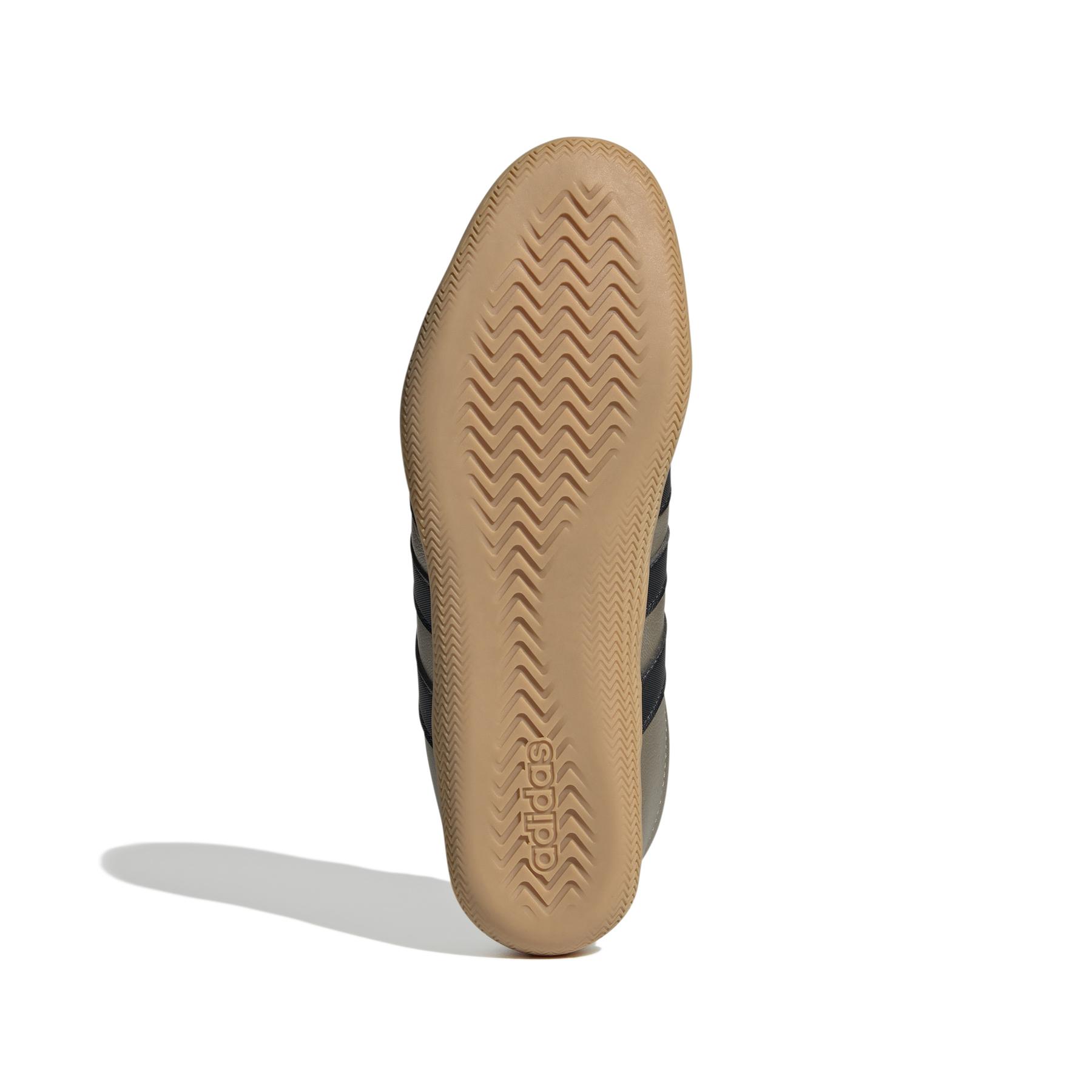 a/d/adidas-originals_jq9681_4_footwear_photography_bottom_view_white.jpg