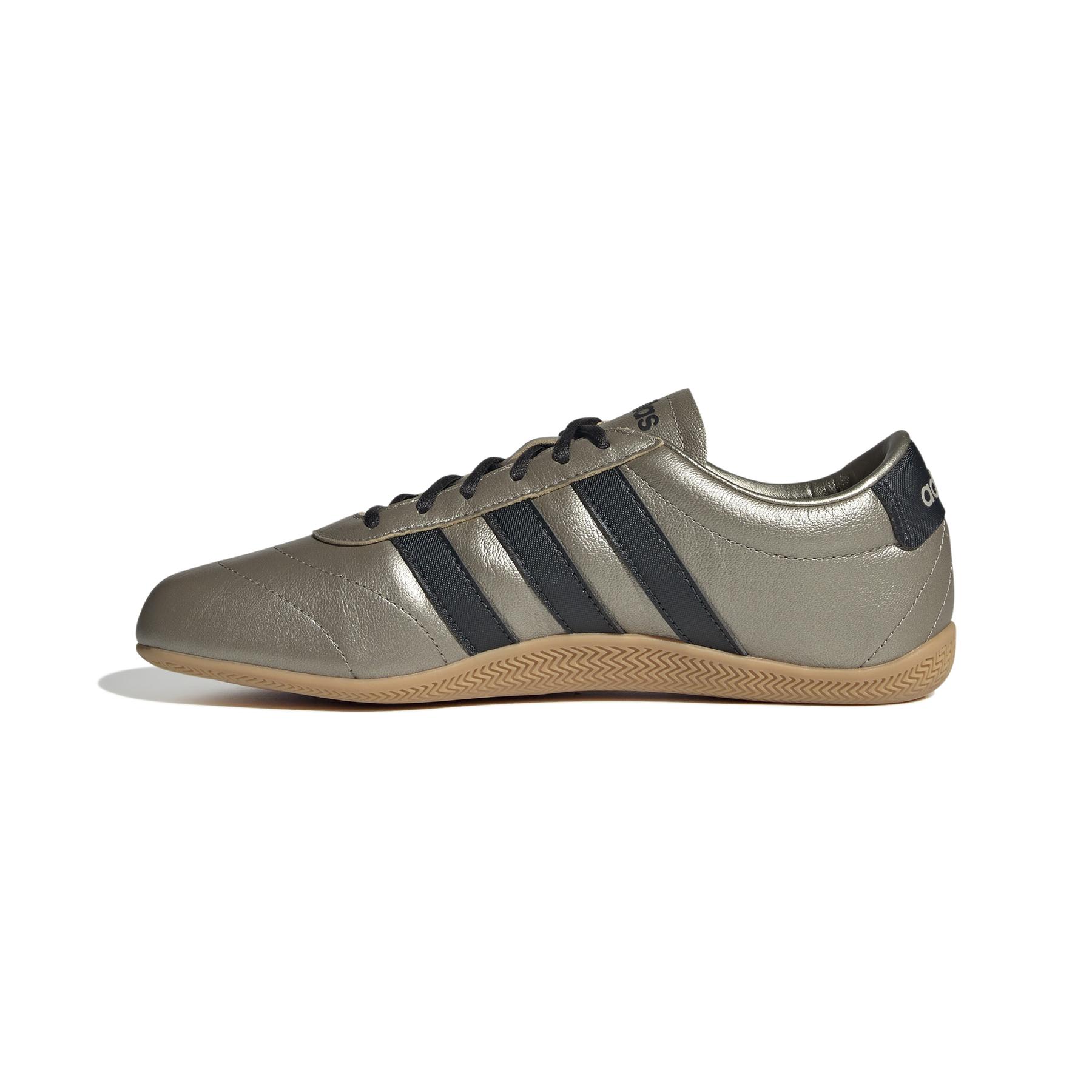a/d/adidas-originals_jq9681_5_footwear_photography_side_medial_center_view_white.jpg