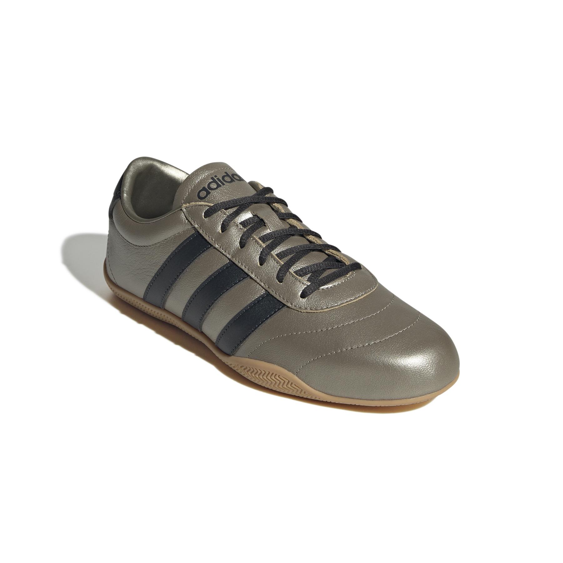 a/d/adidas-originals_jq9681_6_footwear_photography_front_lateral_top_view_white.jpg