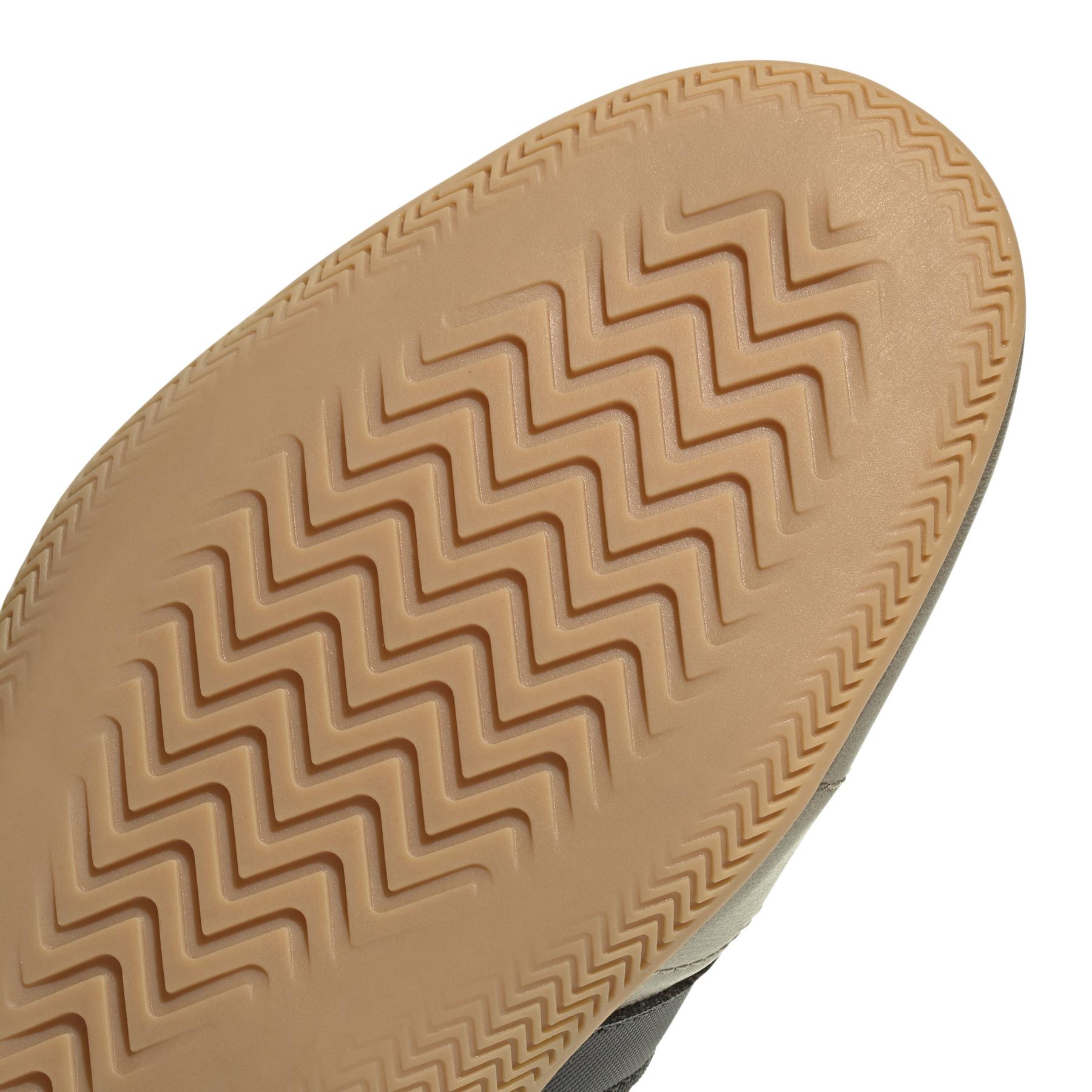 a/d/adidas-originals_jq9681_9_footwear_photography_detail_view_2_white.jpg