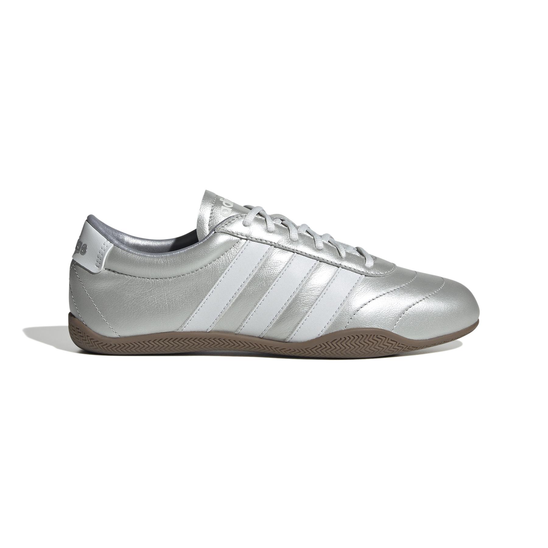 a/d/adidas-originals_jq9682_1_footwear_photography_side_lateral_center_view_white.jpg