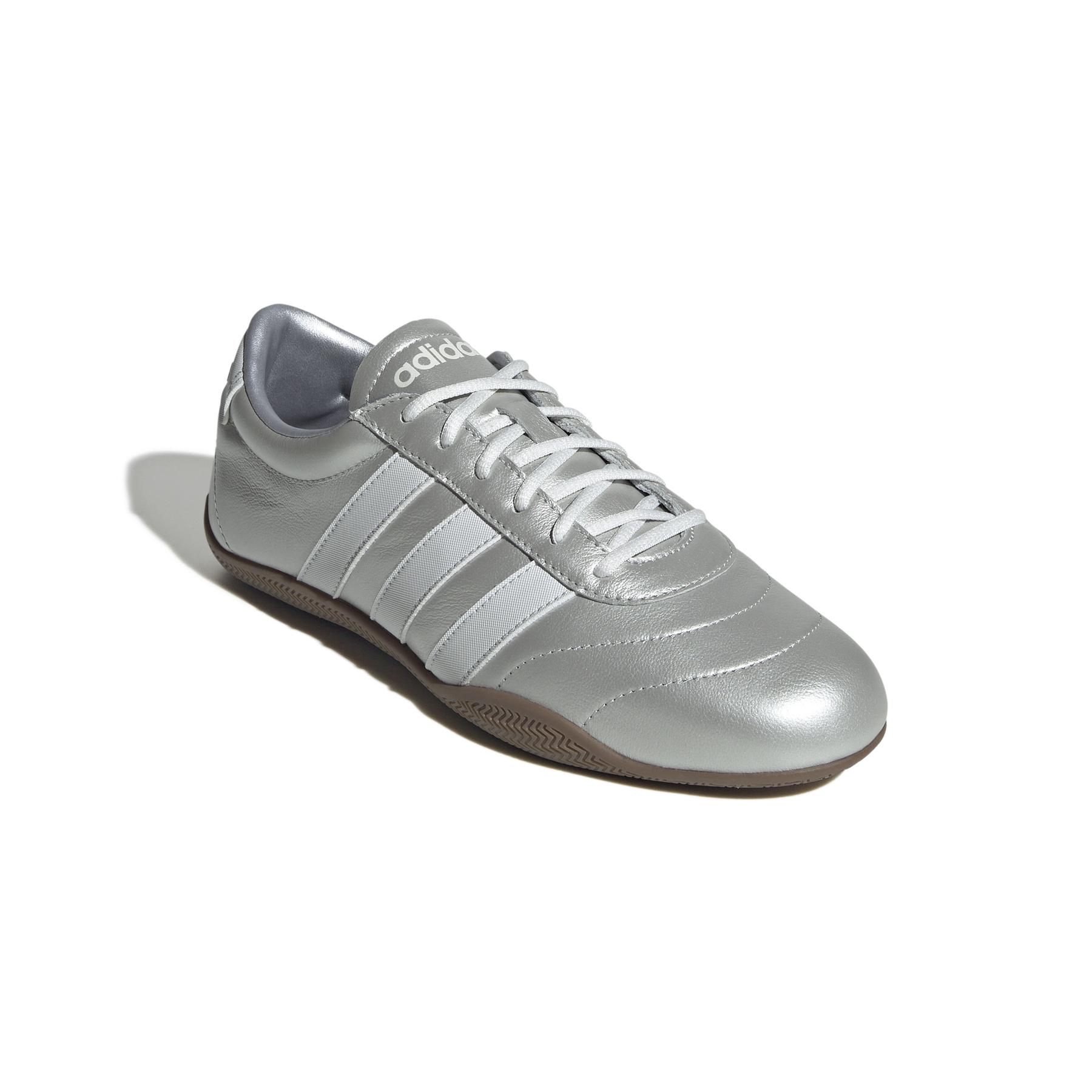 a/d/adidas-originals_jq9682_6_footwear_photography_front_lateral_top_view_white.jpg