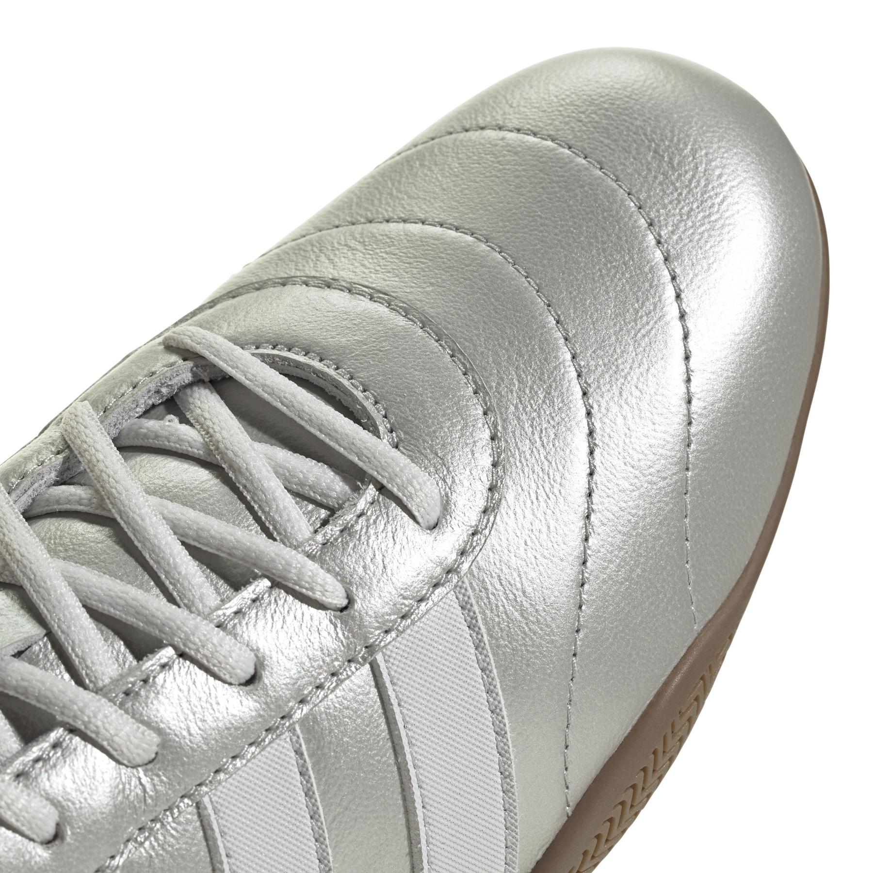 a/d/adidas-originals_jq9682_9_footwear_photography_detail_view_2_white.jpg