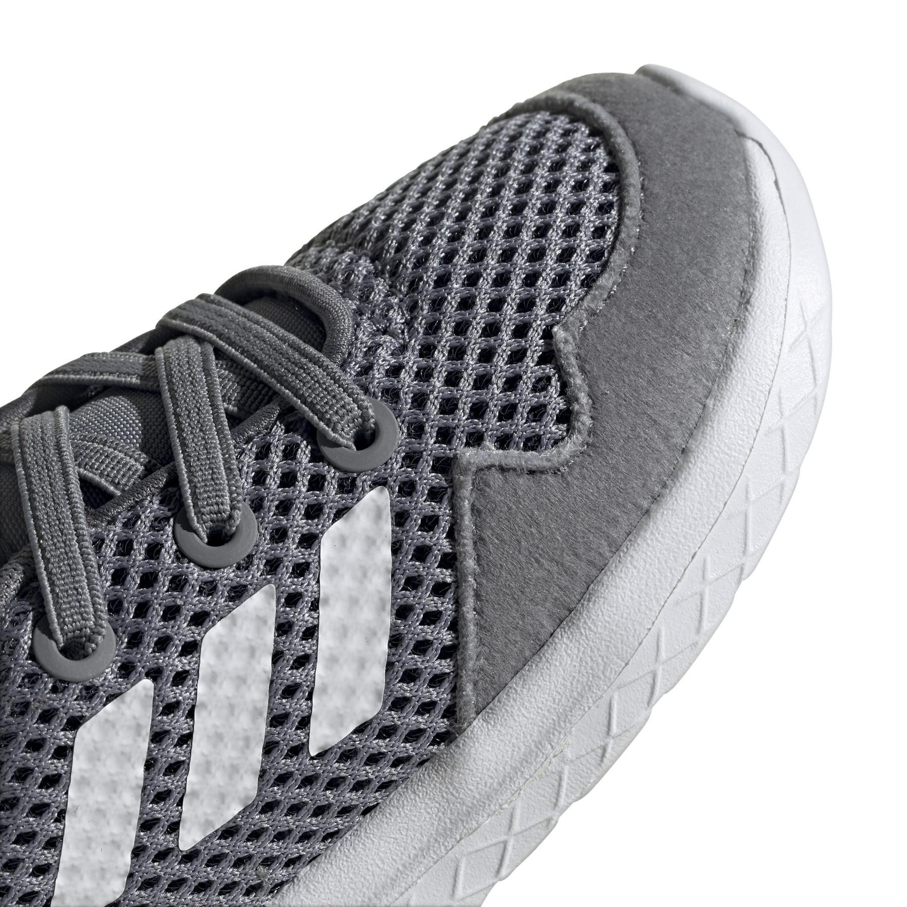 product/a/d/adidas_eg3978_9_footwear_photography_detail_view_2_white.jpg