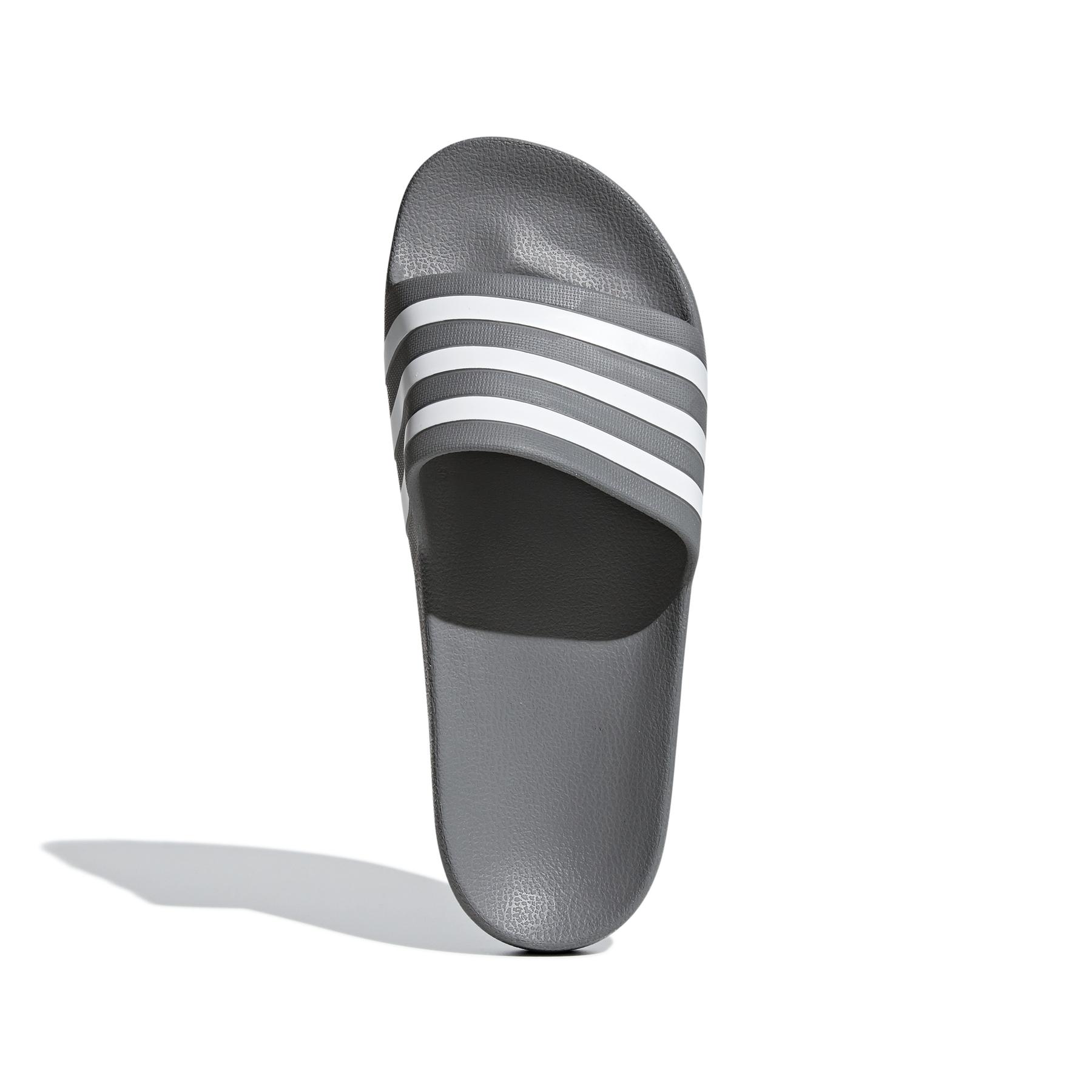a/d/adidas_f35538_3_footwear_photography_top_portrait_view_white-nw112824.jpg