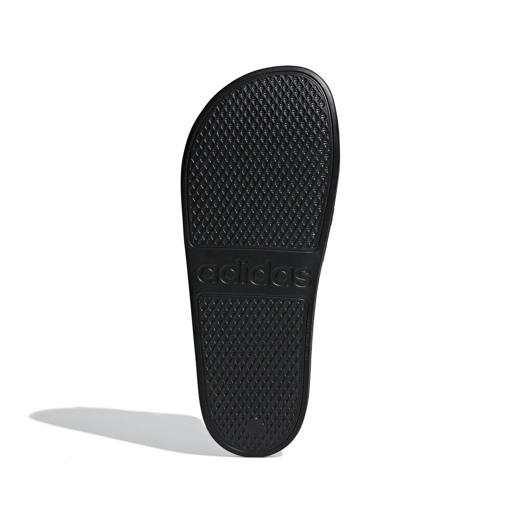product/a/d/adidas_f35543_4_footwear_photography_bottom_view_white-nw112824.jpg
