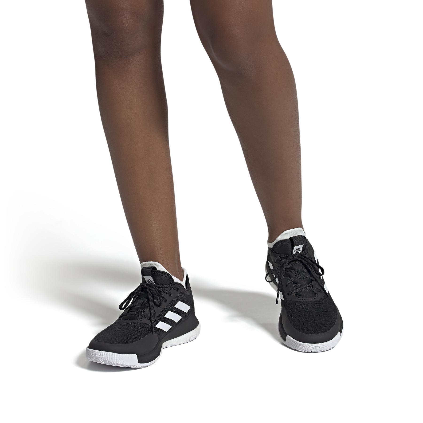 a/d/adidas_fy1638_11_footwear_on_model_front_view_white_000.jpg