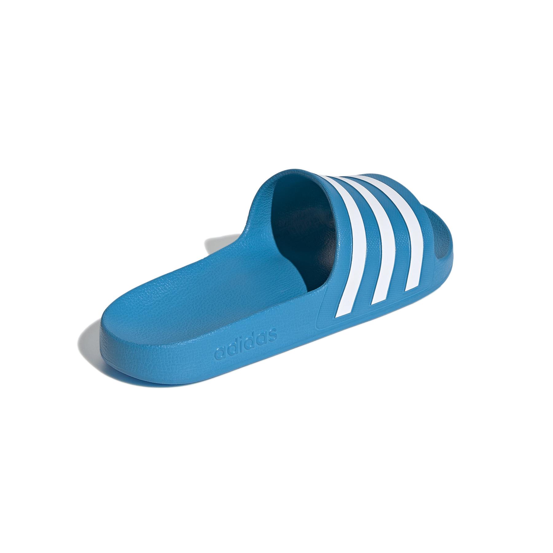 product/a/d/adidas_fy8047_7_footwear_photography_back_lateral_top_view_white-nw040724.jpg