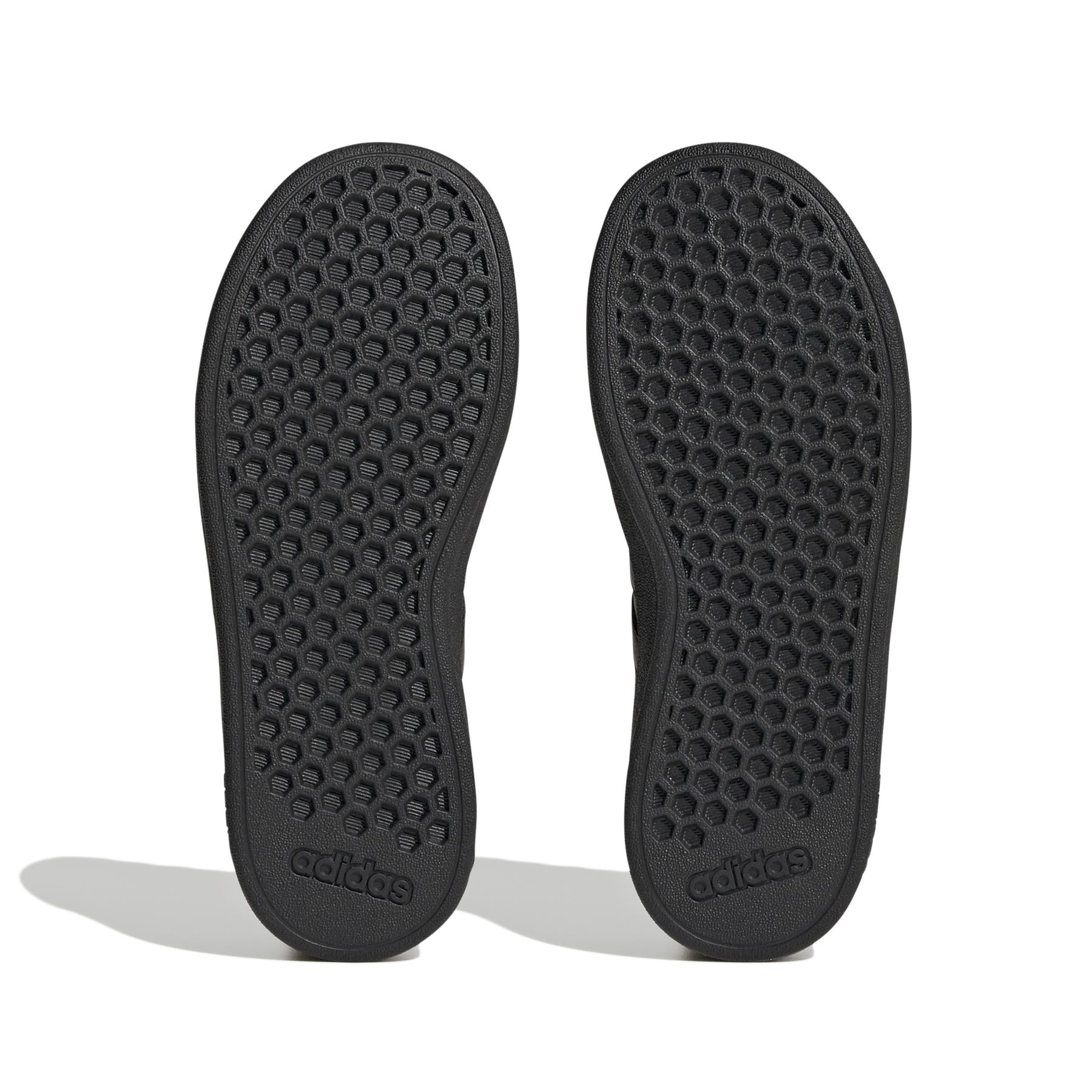 a/d/adidas_fz6159_4_footwear_photography_bottom_view_white_000.jpg