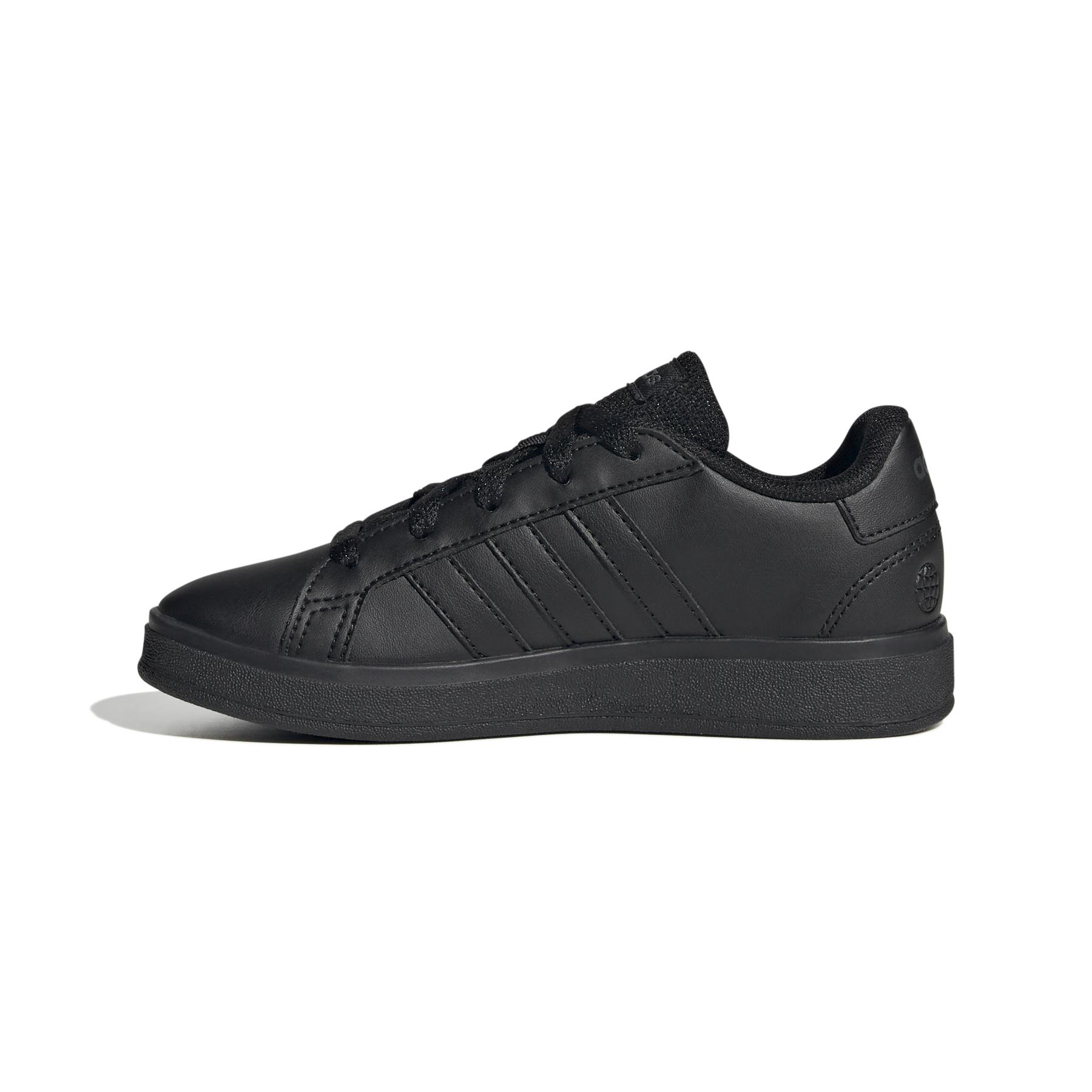 a/d/adidas_fz6159_5_footwear_photography_side_medial_center_view_white_000.jpg