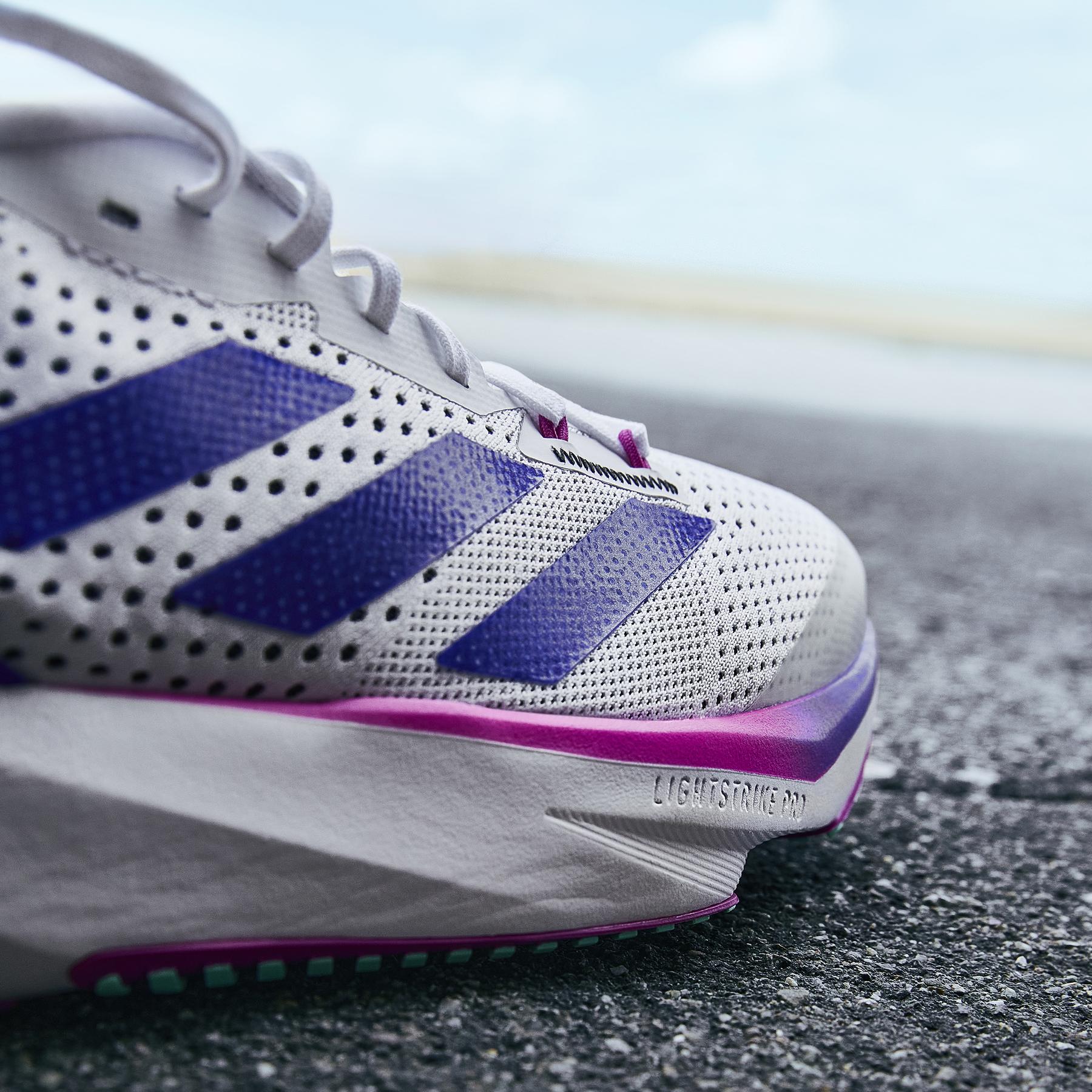 a/d/adidas_gv9095_17_footwear_photography_highlight_view_1_white_000.jpg