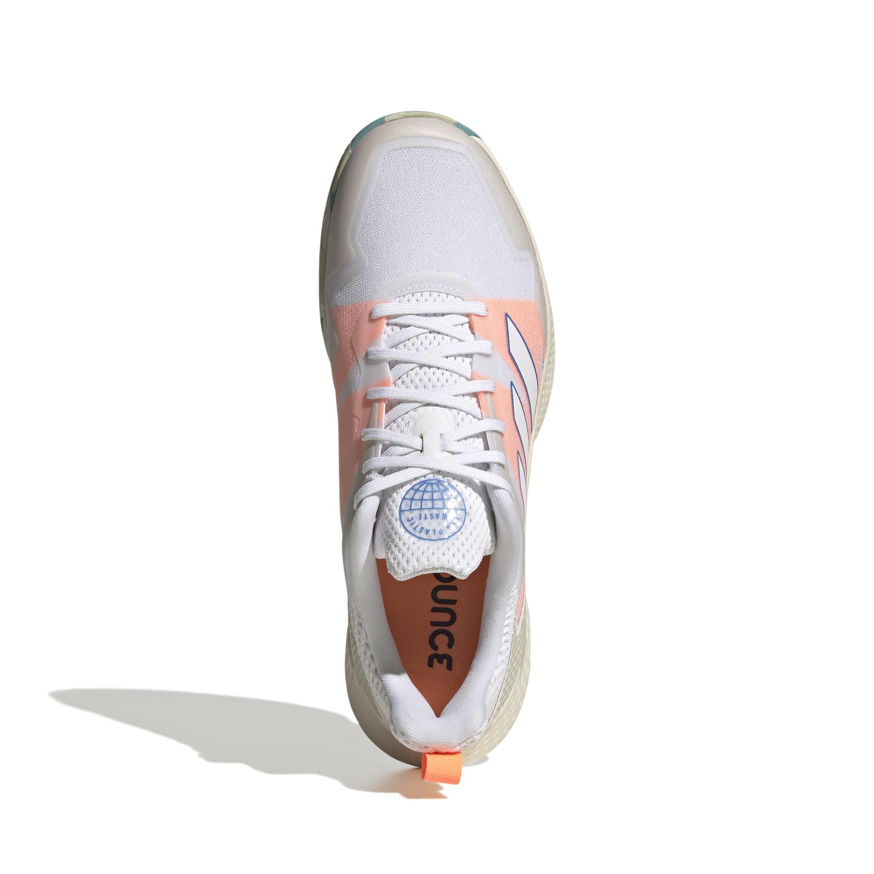 product/a/d/adidas_gv9520_3_footwear_photography_top_portrait_view_white_000.jpg